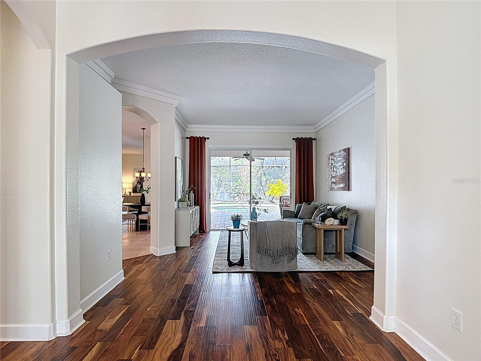 Listing photo id 5 for 5106 Ashcrest Court