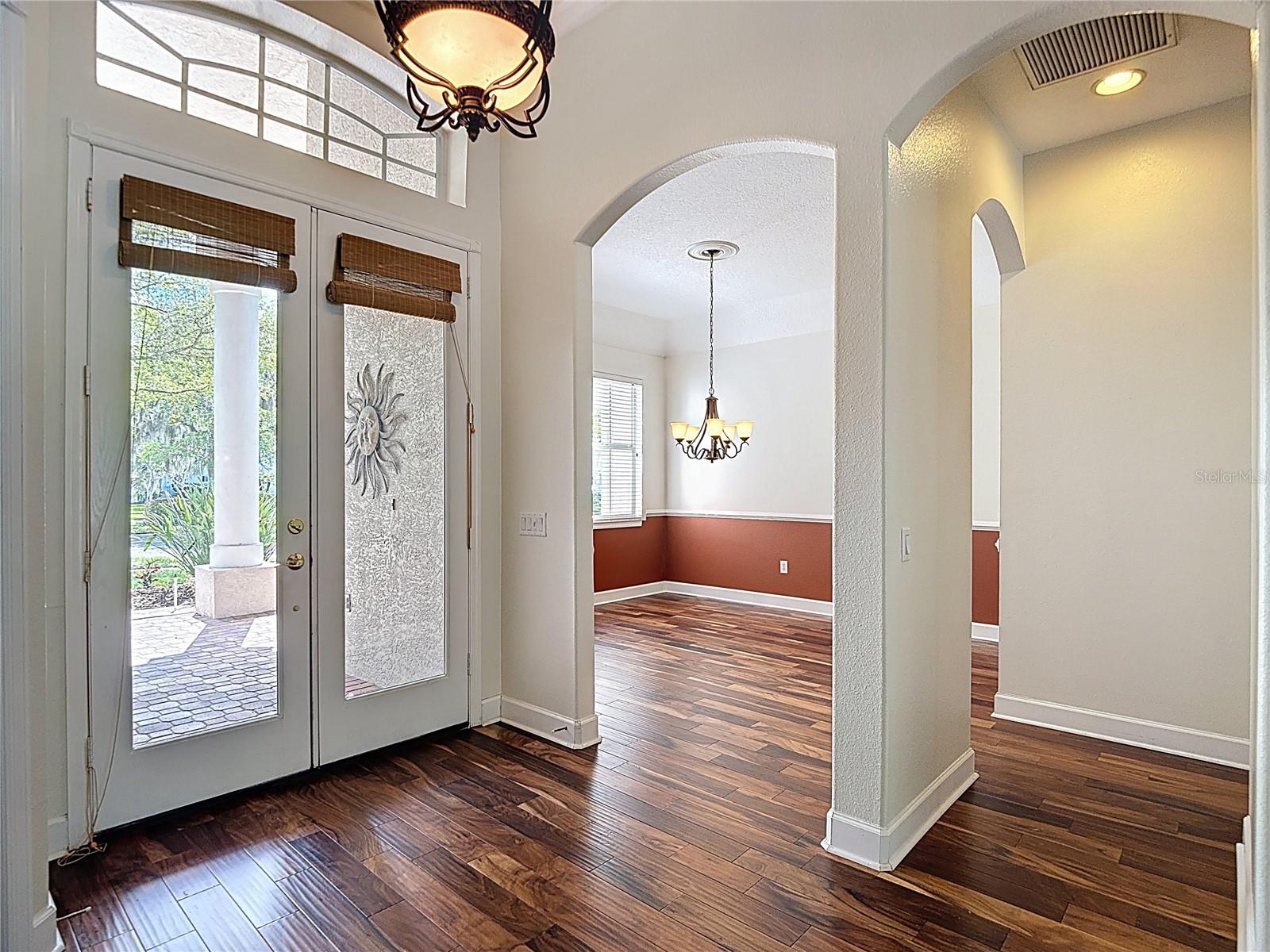 Listing photo id 6 for 5106 Ashcrest Court