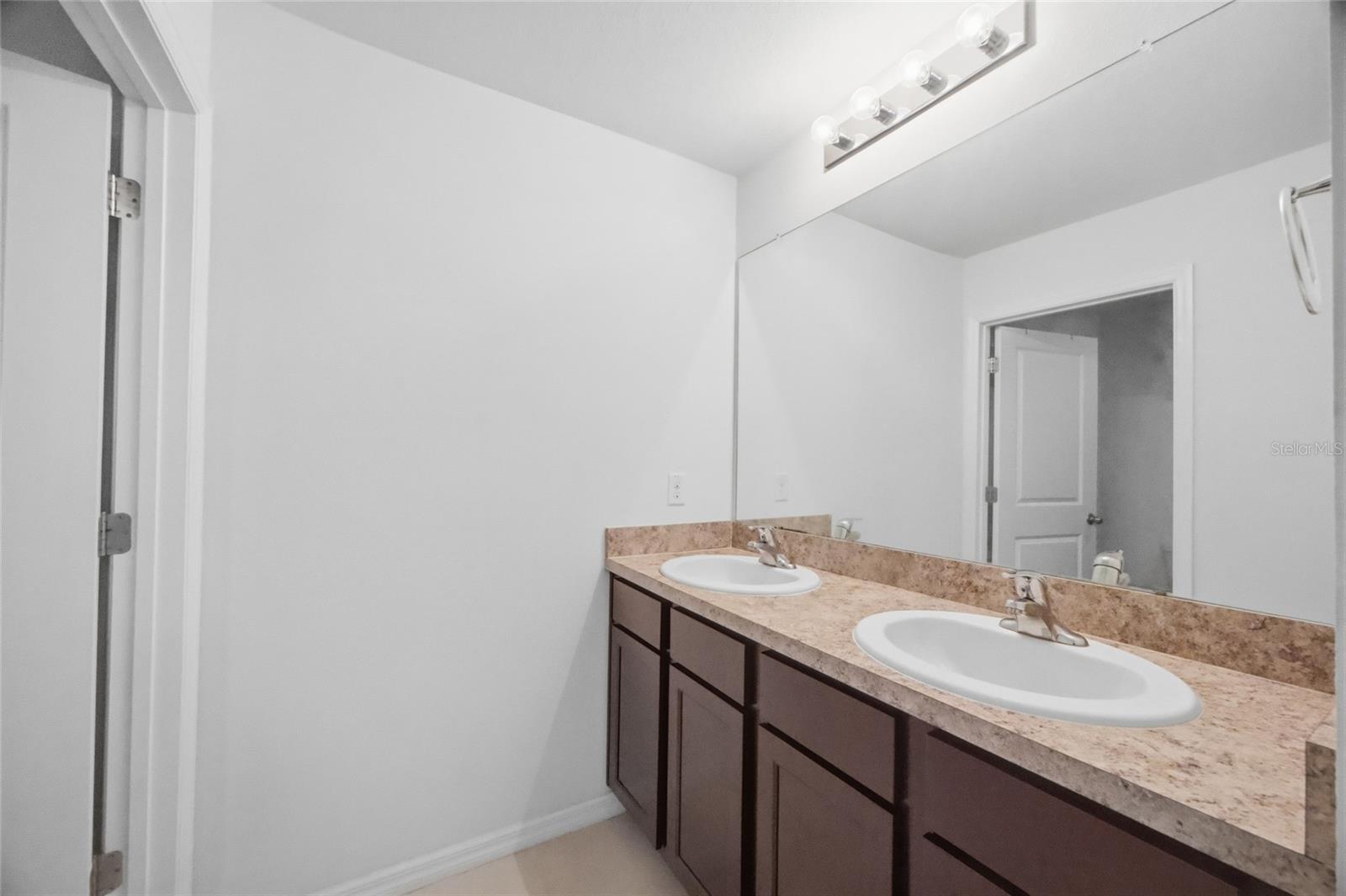 Image 29 of 53 For 15417 Ibis Fall Place