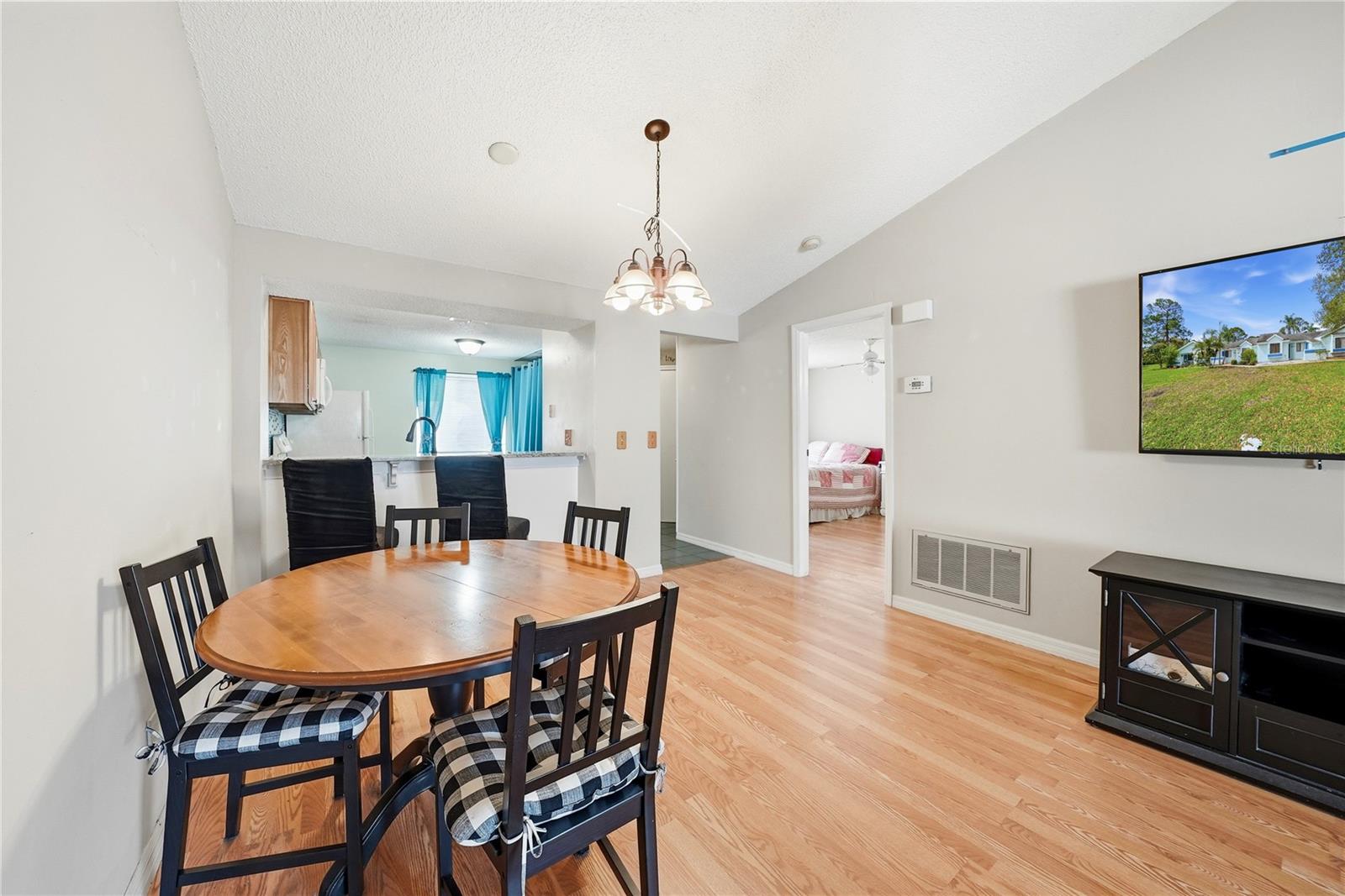 Image 11 of 27 For 412 Cedar Ridge Court