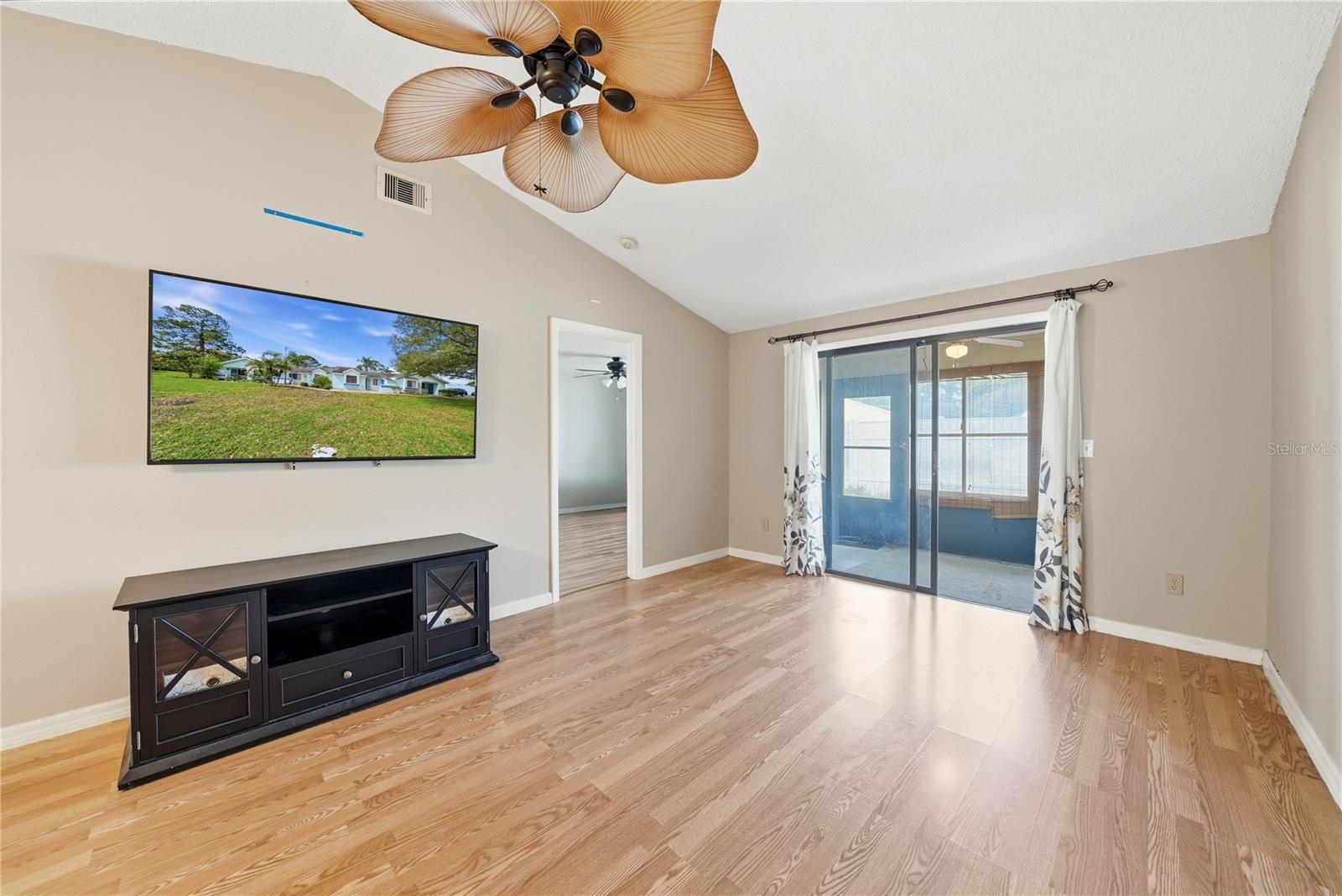 Image 4 of 27 For 412 Cedar Ridge Court