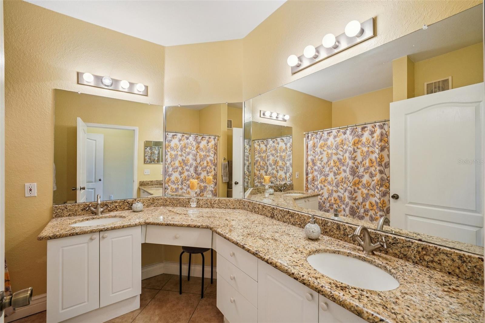 Image 12 of 41 For 2713 Via Murano  233