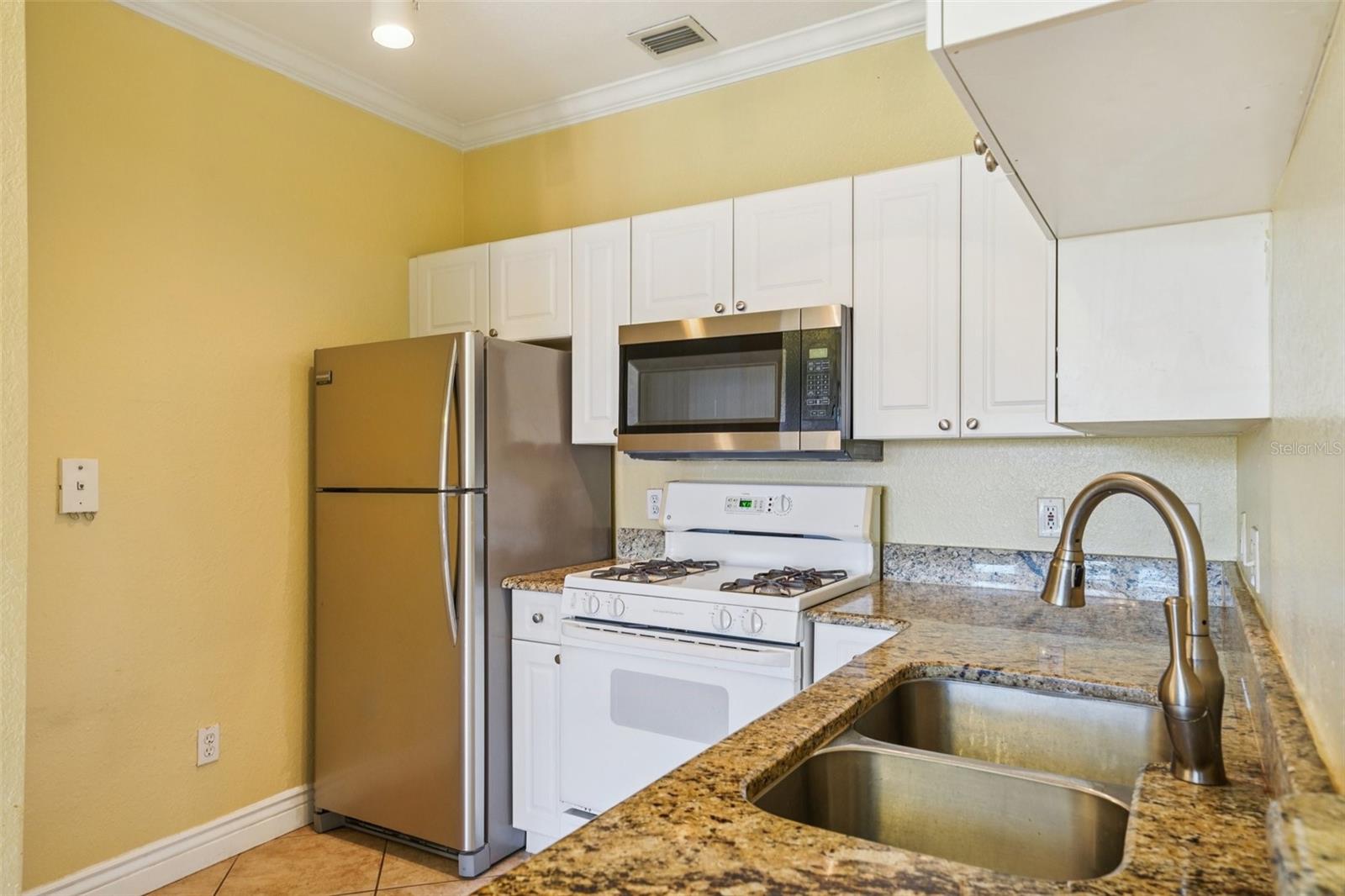 Image 9 of 41 For 2713 Via Murano  233