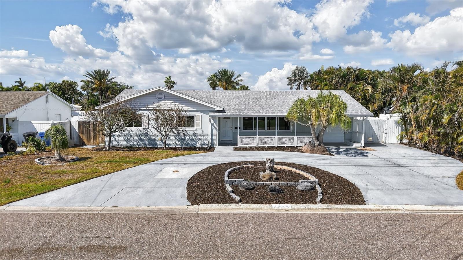 Details for 7919 Causeway Boulevard S, ST PETERSBURG, FL 33707