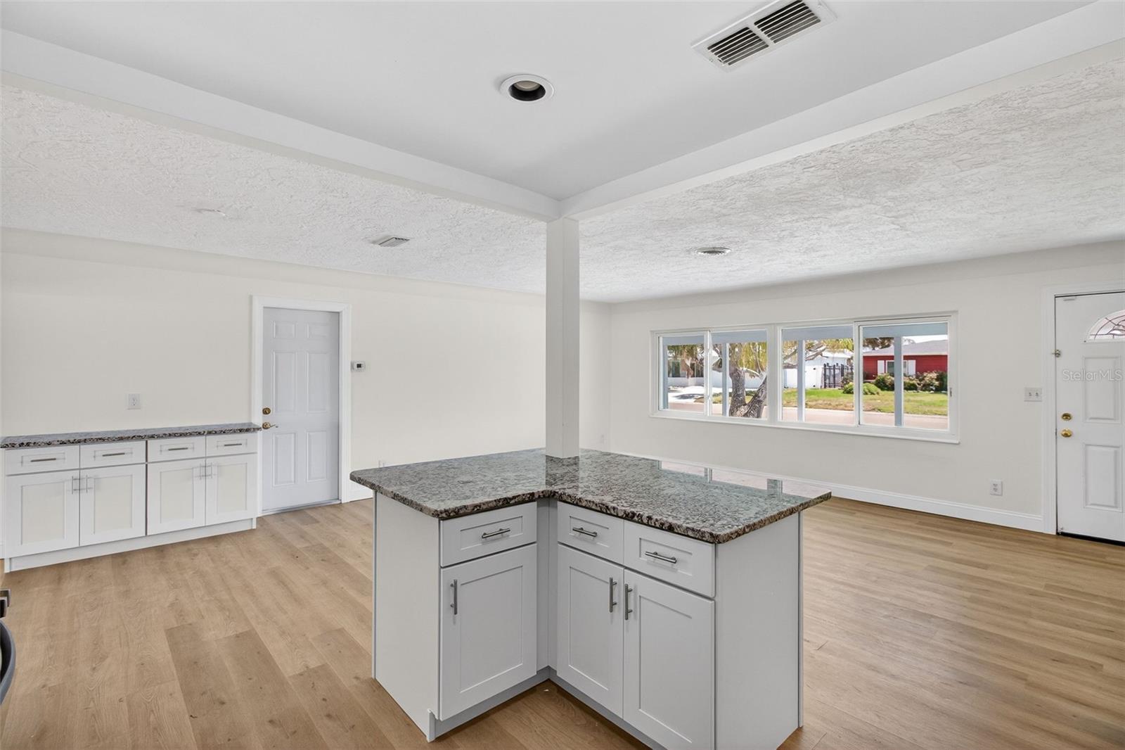 Image 10 of 51 For 7919 Causeway Boulevard S