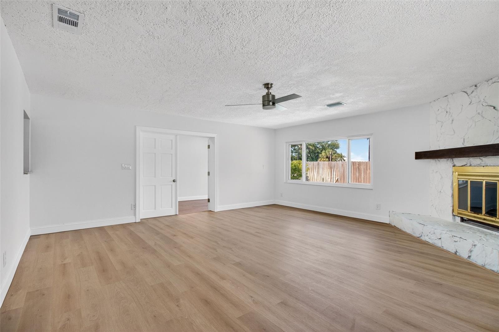 Image 14 of 51 For 7919 Causeway Boulevard S