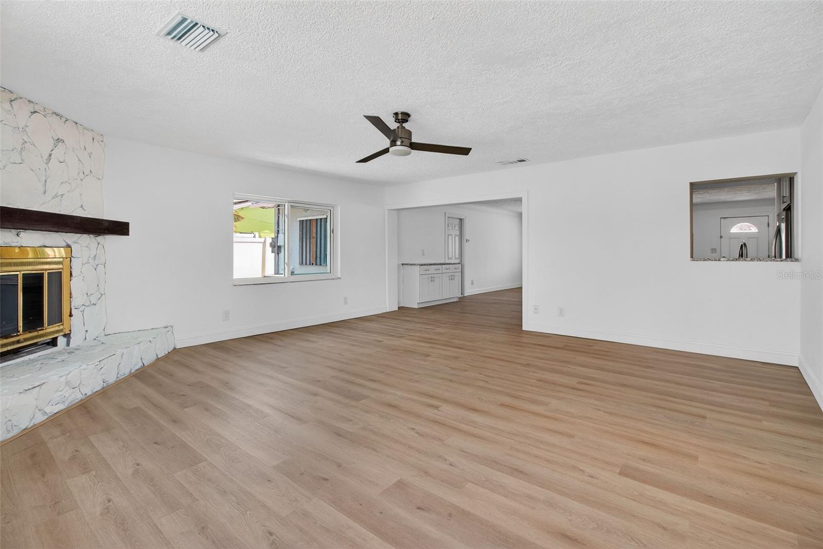 Image 16 of 51 For 7919 Causeway Boulevard S