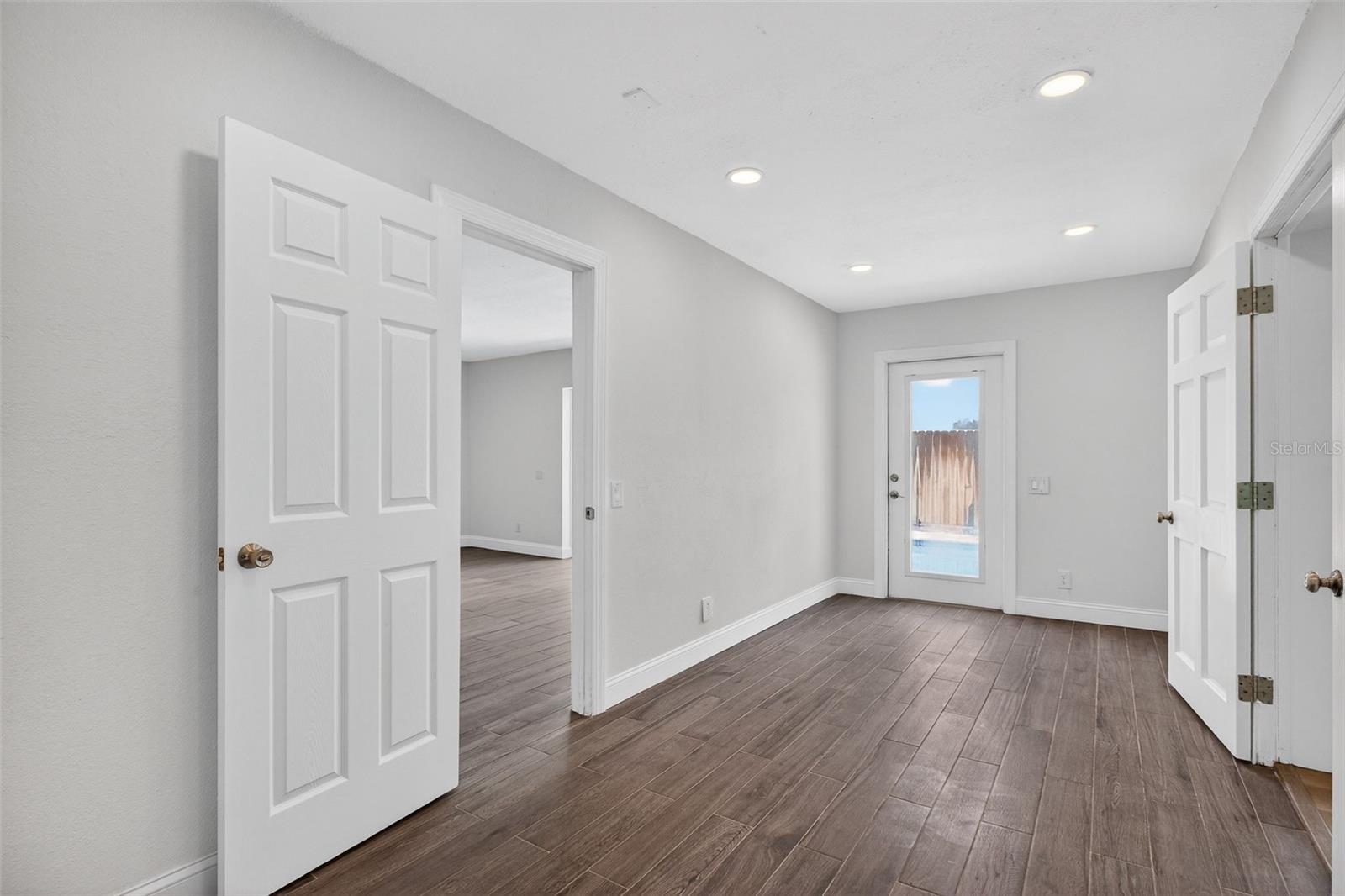 Image 19 of 51 For 7919 Causeway Boulevard S