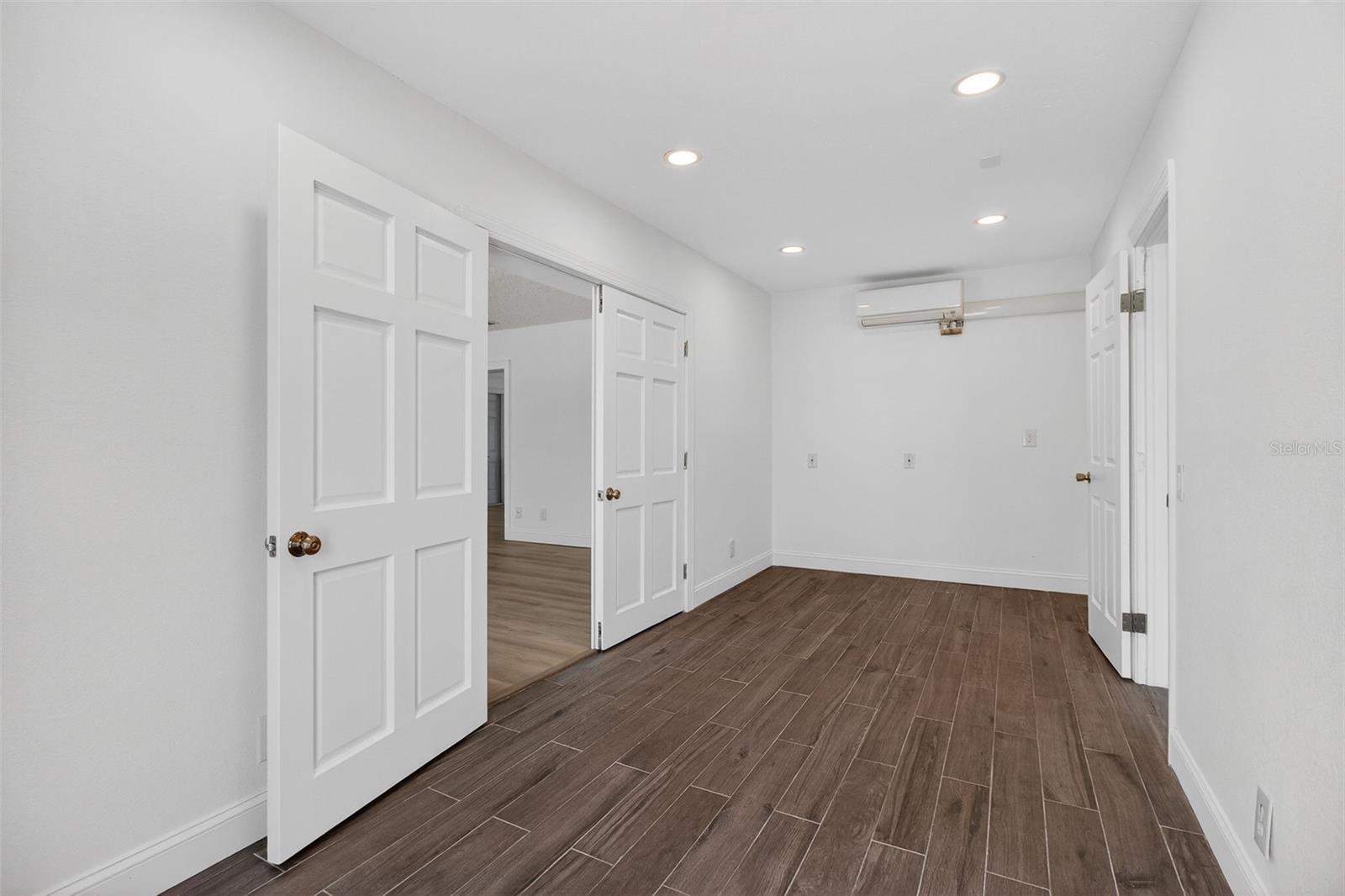 Image 20 of 51 For 7919 Causeway Boulevard S