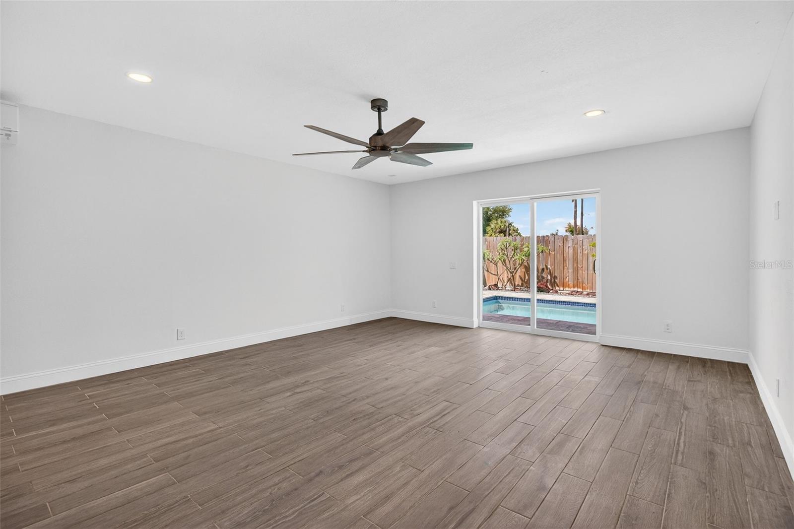 Image 21 of 51 For 7919 Causeway Boulevard S