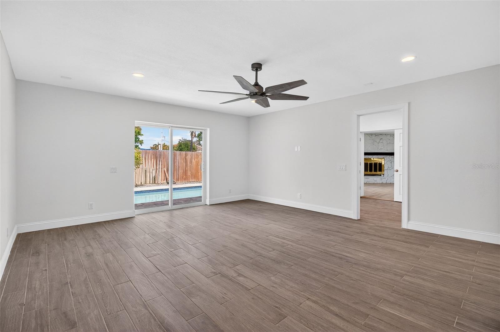 Image 22 of 51 For 7919 Causeway Boulevard S