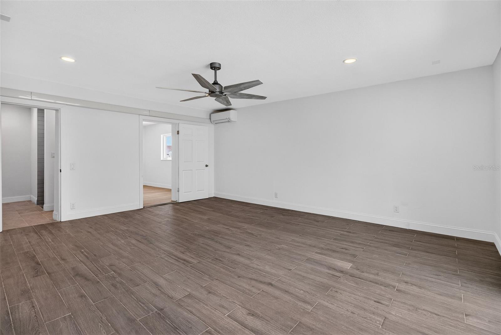 Image 23 of 51 For 7919 Causeway Boulevard S