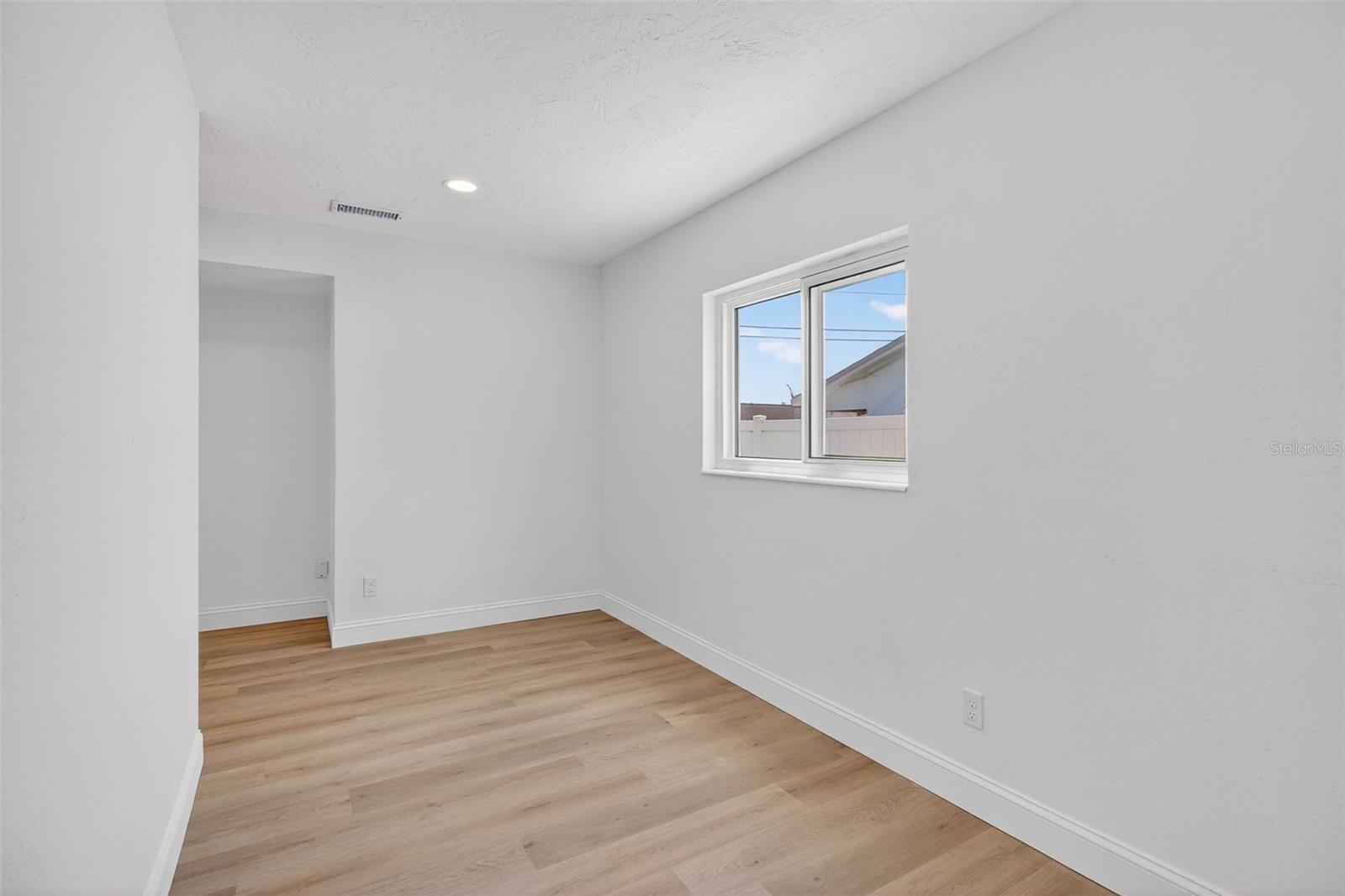 Image 26 of 51 For 7919 Causeway Boulevard S