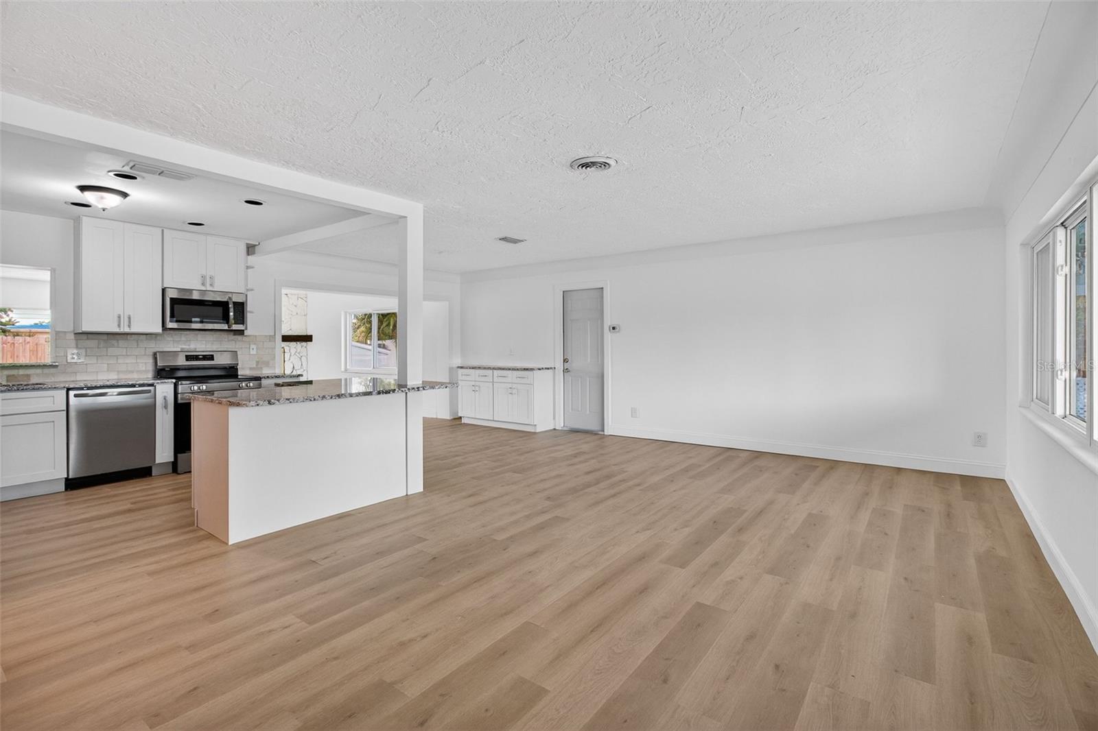 Image 3 of 51 For 7919 Causeway Boulevard S