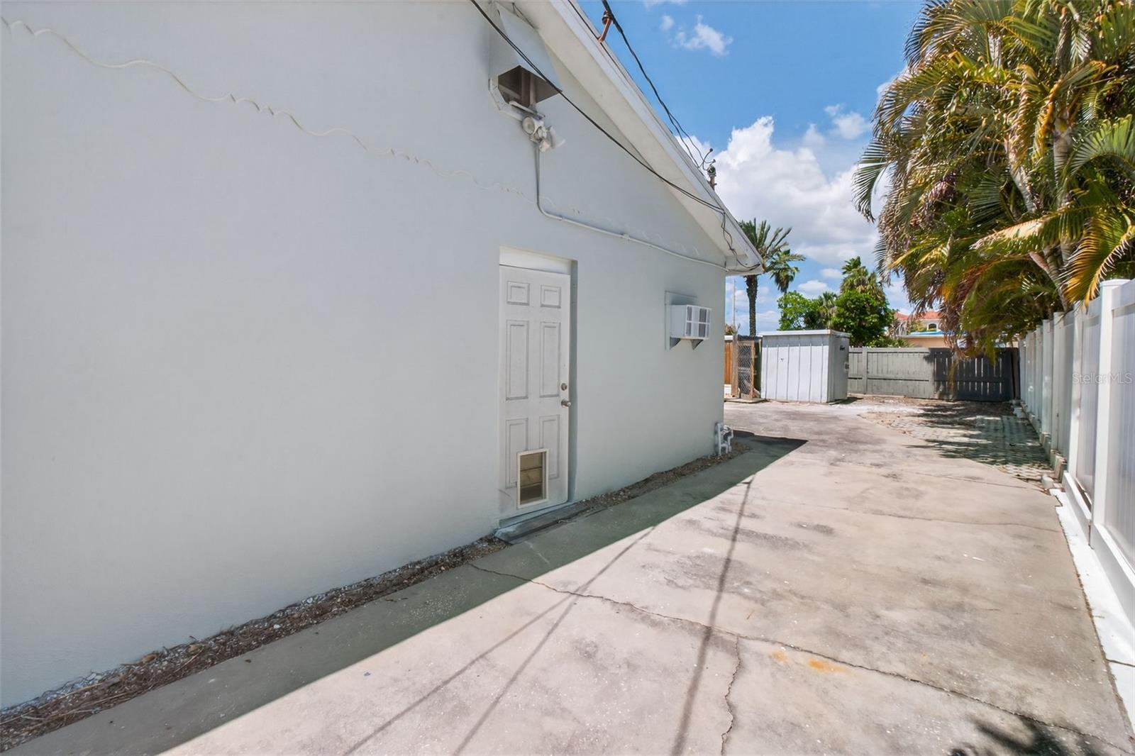 Image 39 of 51 For 7919 Causeway Boulevard S