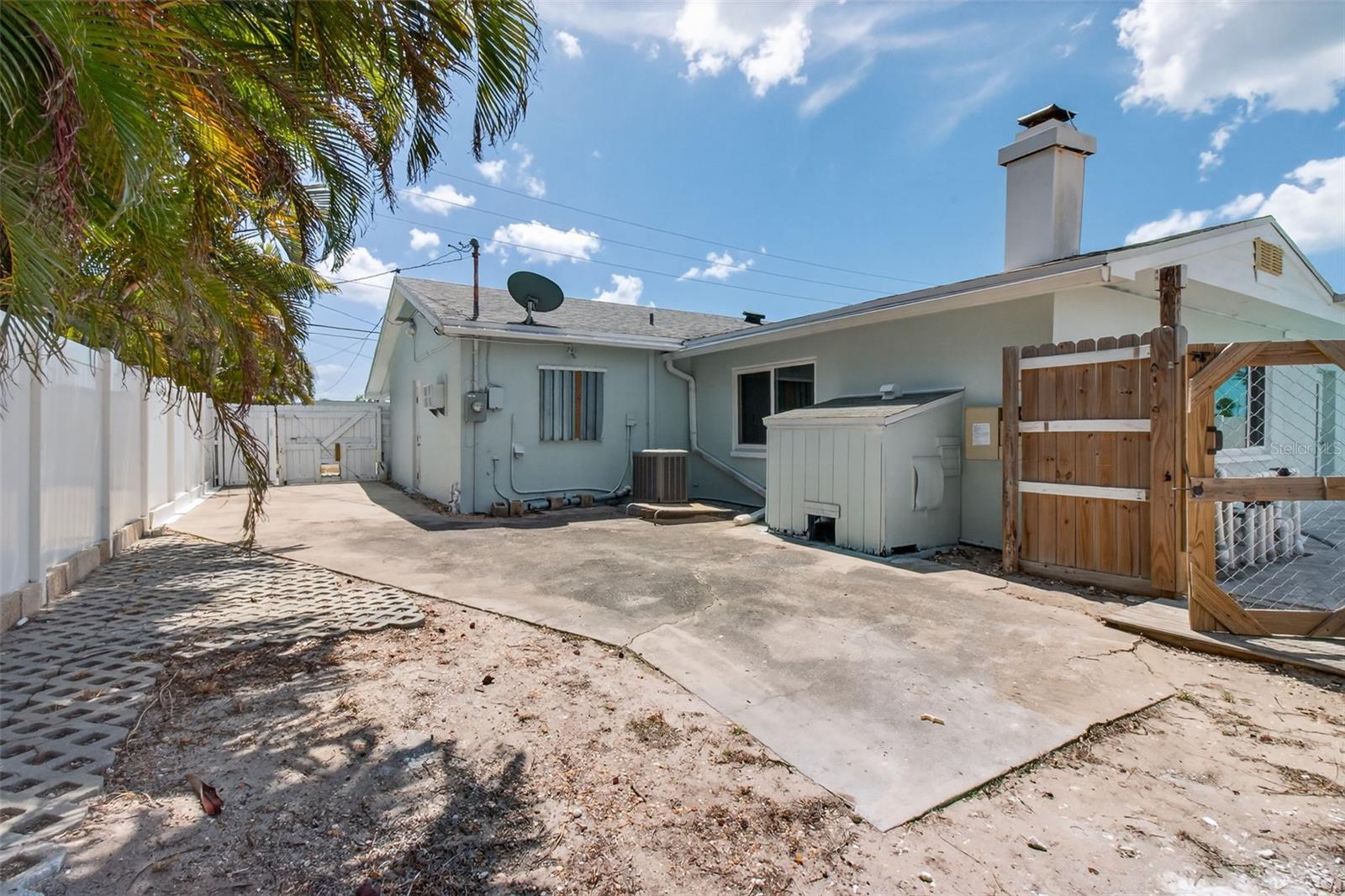 Image 40 of 51 For 7919 Causeway Boulevard S