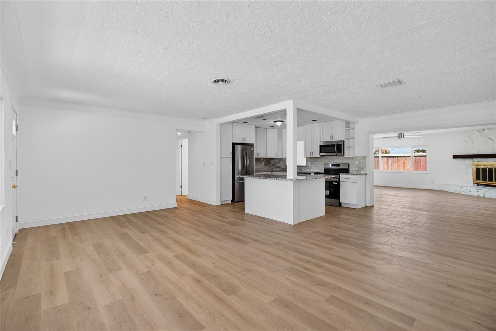 Image 6 of 51 For 7919 Causeway Boulevard S