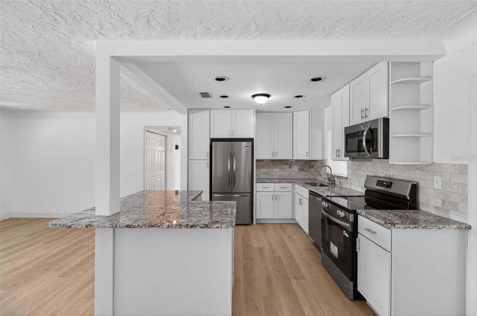 Image 8 of 51 For 7919 Causeway Boulevard S