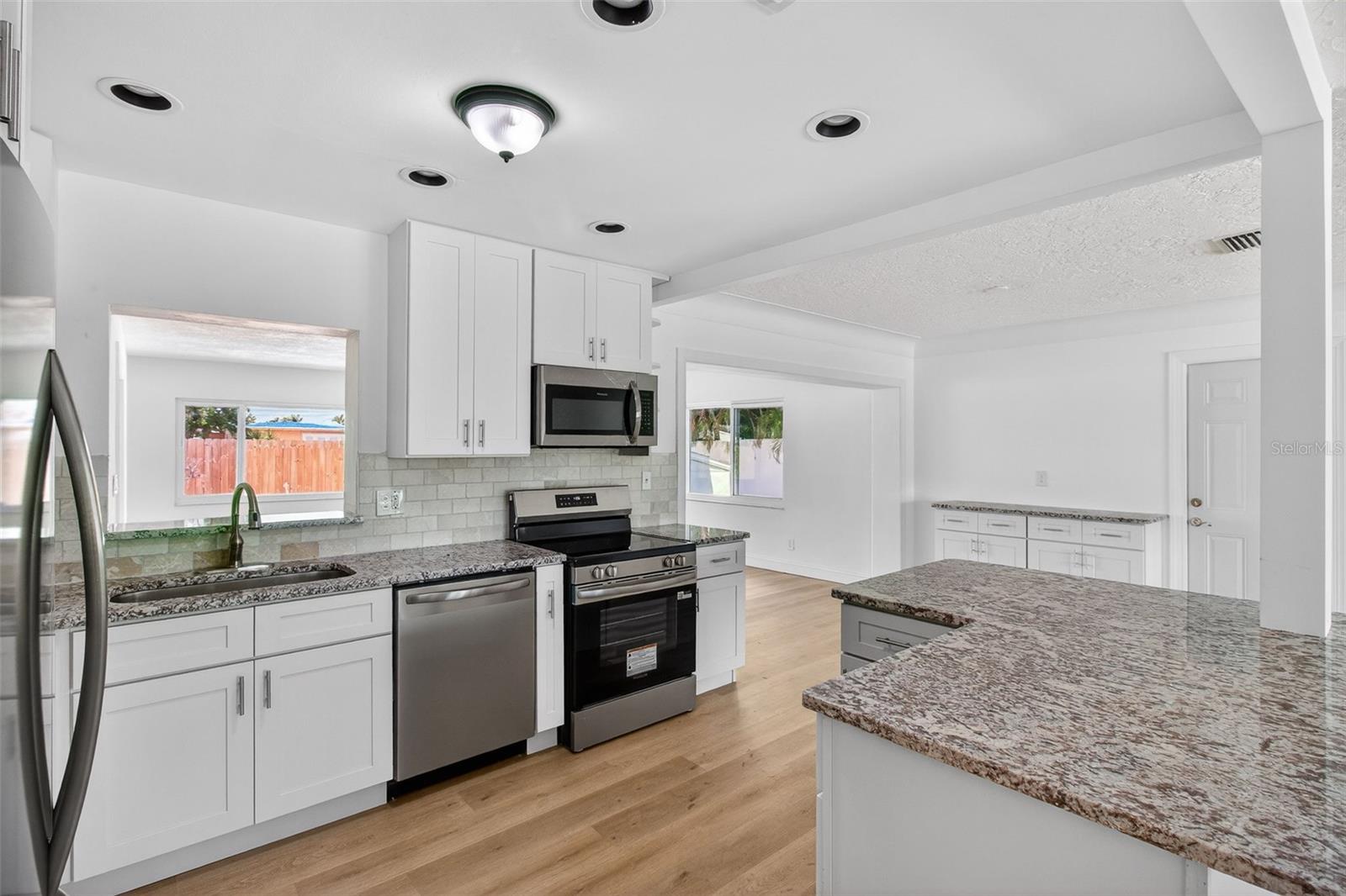 Image 9 of 51 For 7919 Causeway Boulevard S