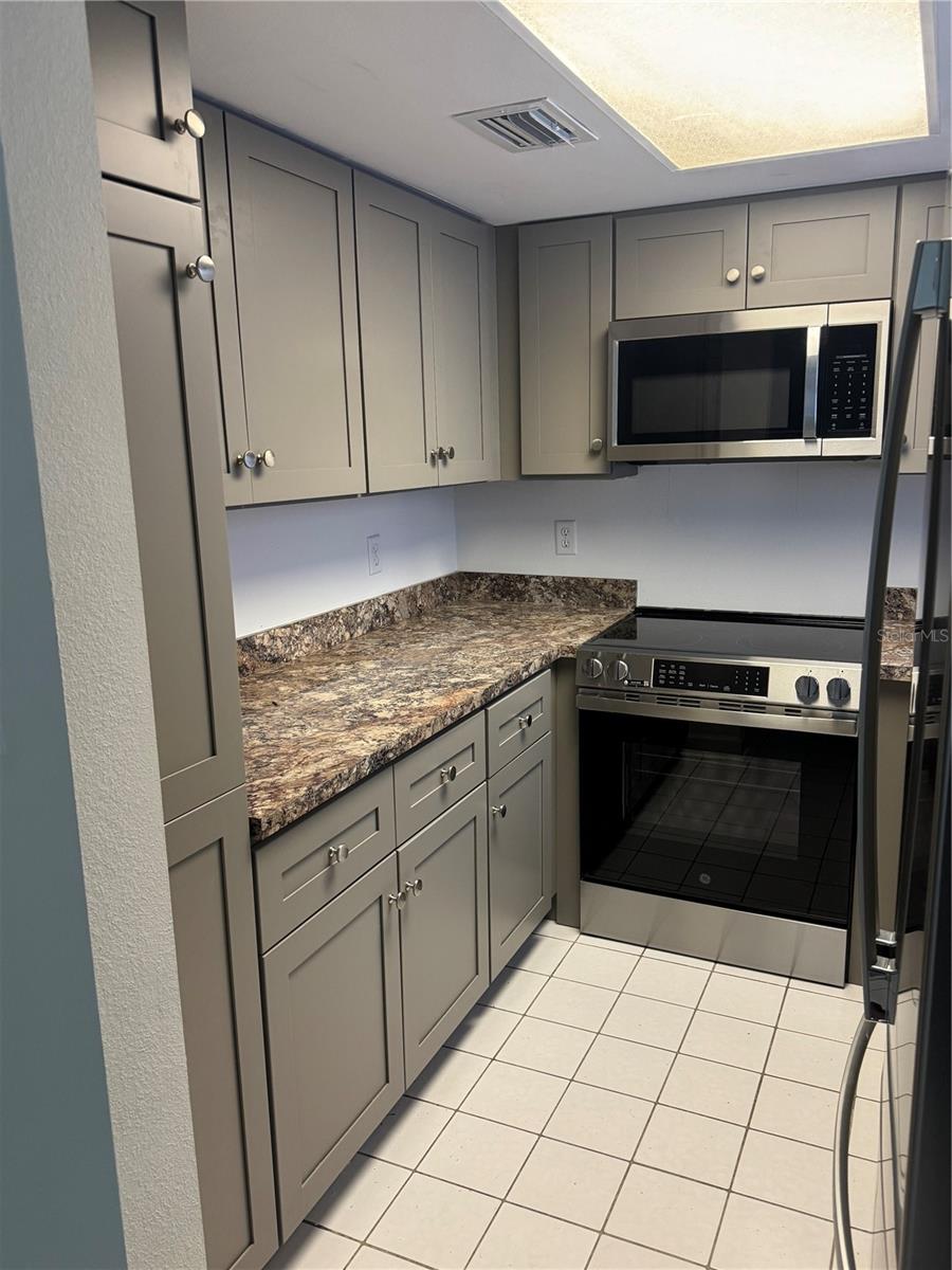 Image 2 of 12 For 4956 Harbor Villa Lane 102