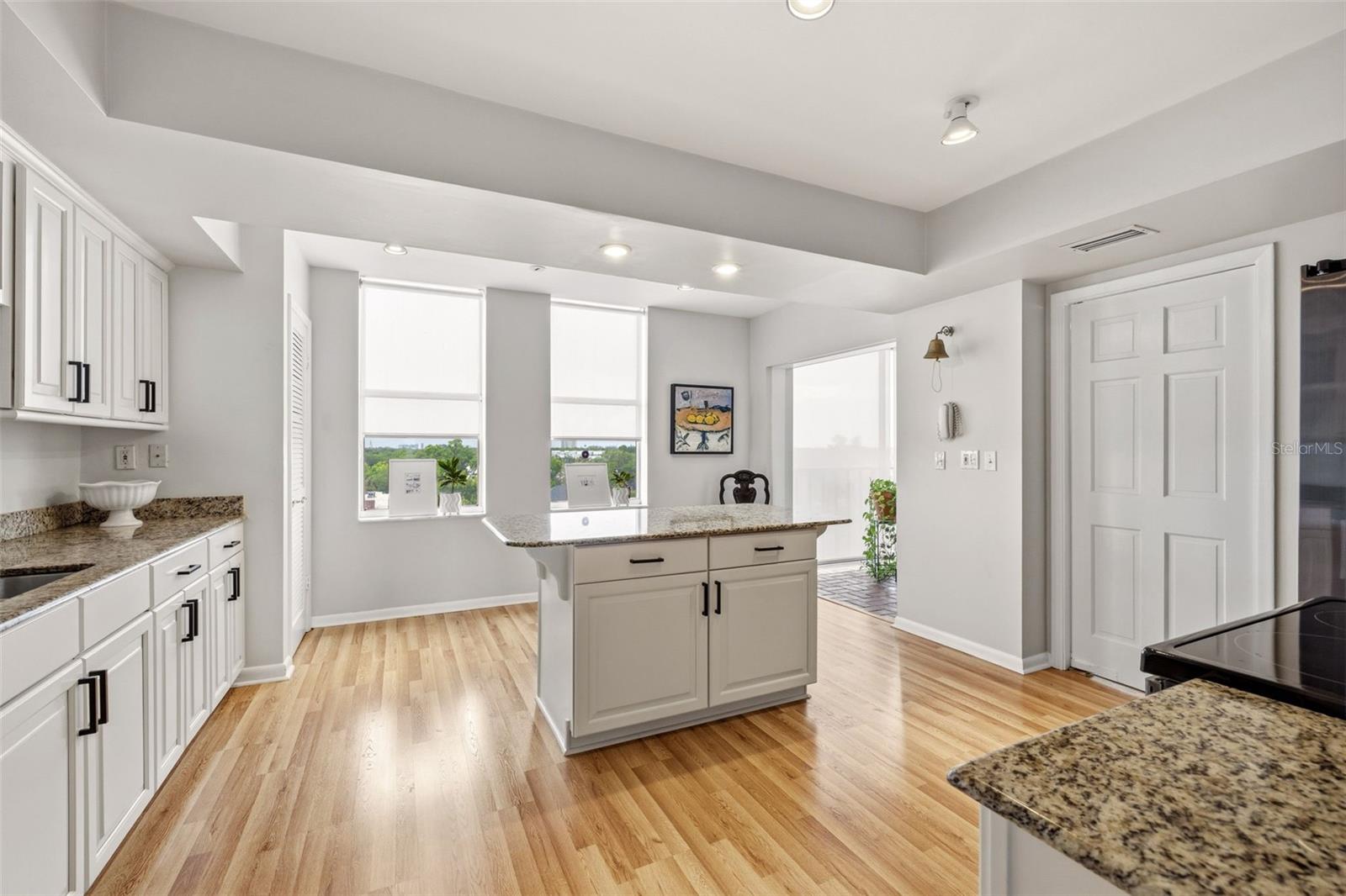 Image 10 of 24 For 2403 Ardson Place 702b