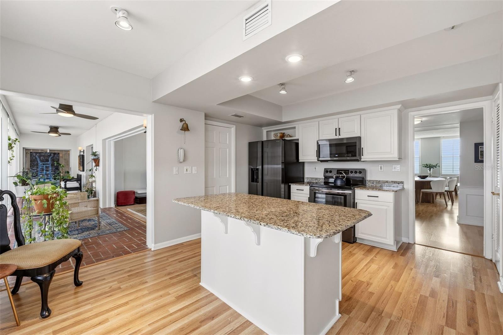 Image 8 of 24 For 2403 Ardson Place 702b