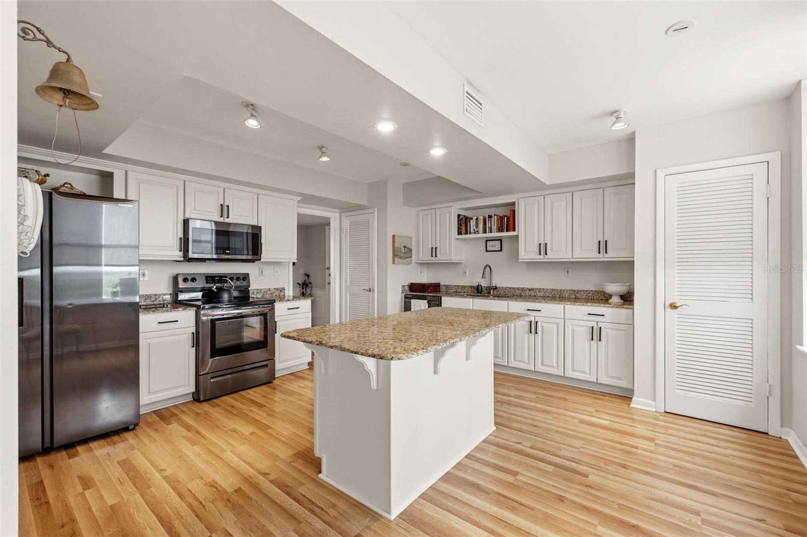 Image 9 of 24 For 2403 Ardson Place 702b