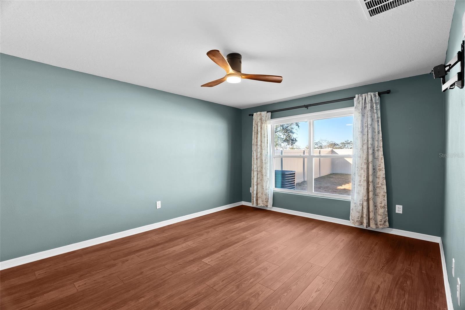 Image 14 of 39 For 13377 Mylion Way