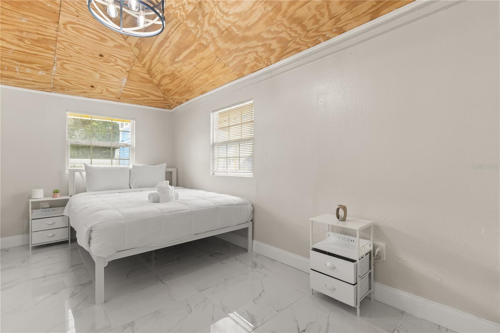 Image 11 of 82 For 306 Marshall Street