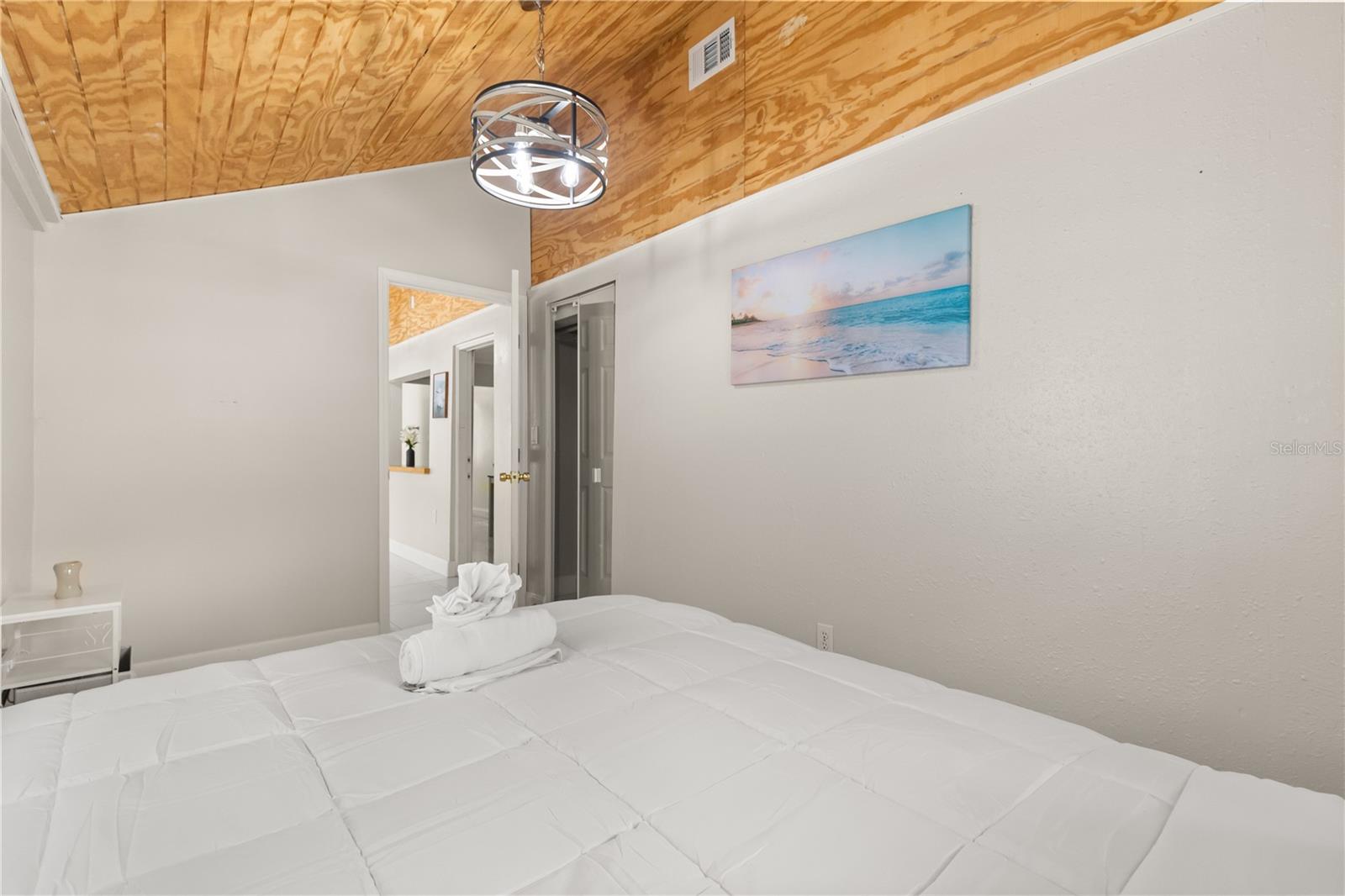 Image 12 of 82 For 306 Marshall Street