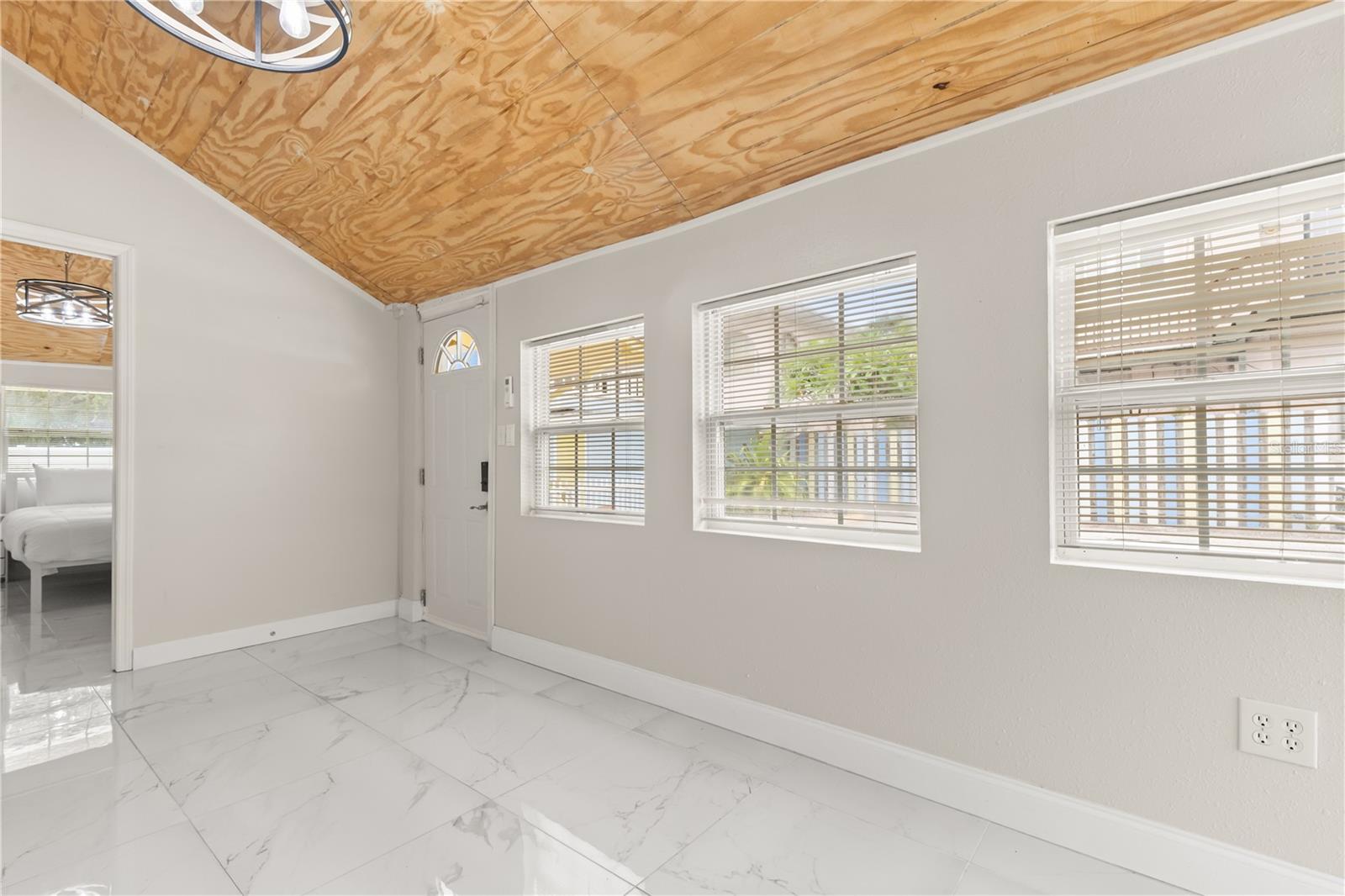 Image 13 of 82 For 306 Marshall Street