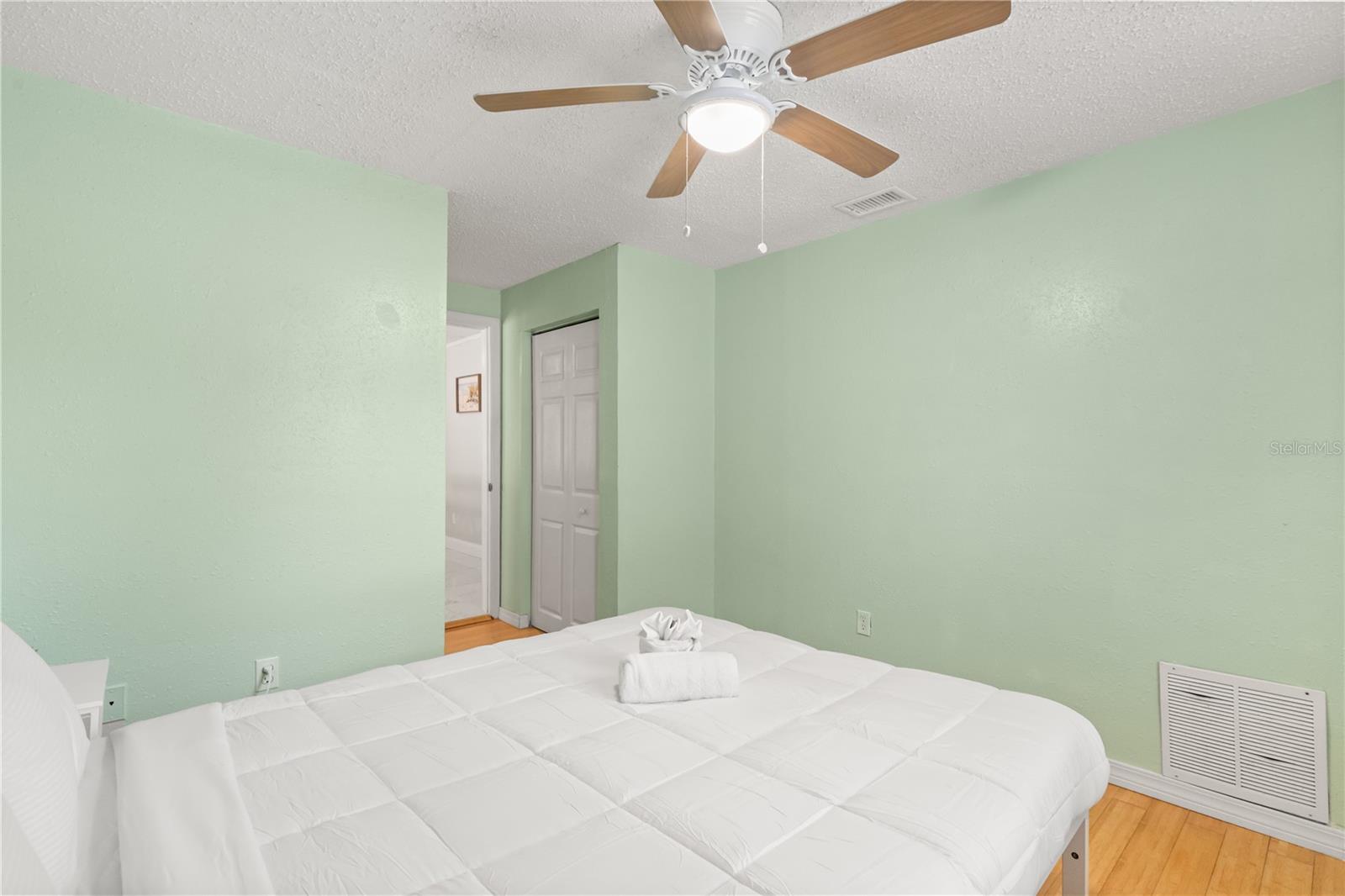 Image 16 of 82 For 306 Marshall Street