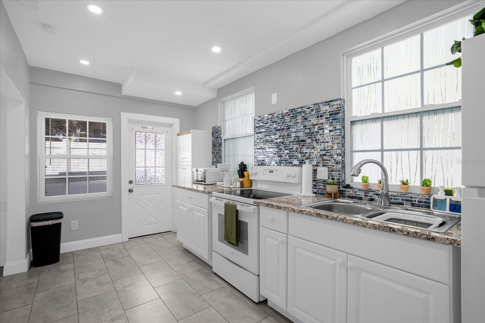 Image 27 of 82 For 306 Marshall Street