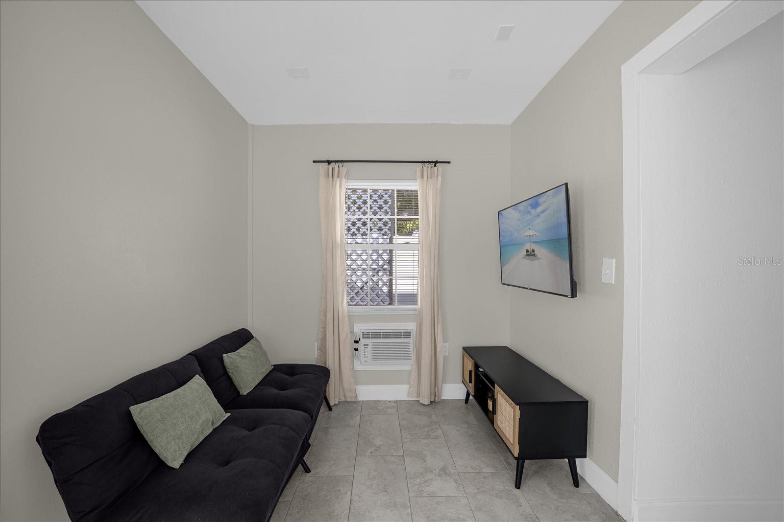 Image 35 of 82 For 306 Marshall Street