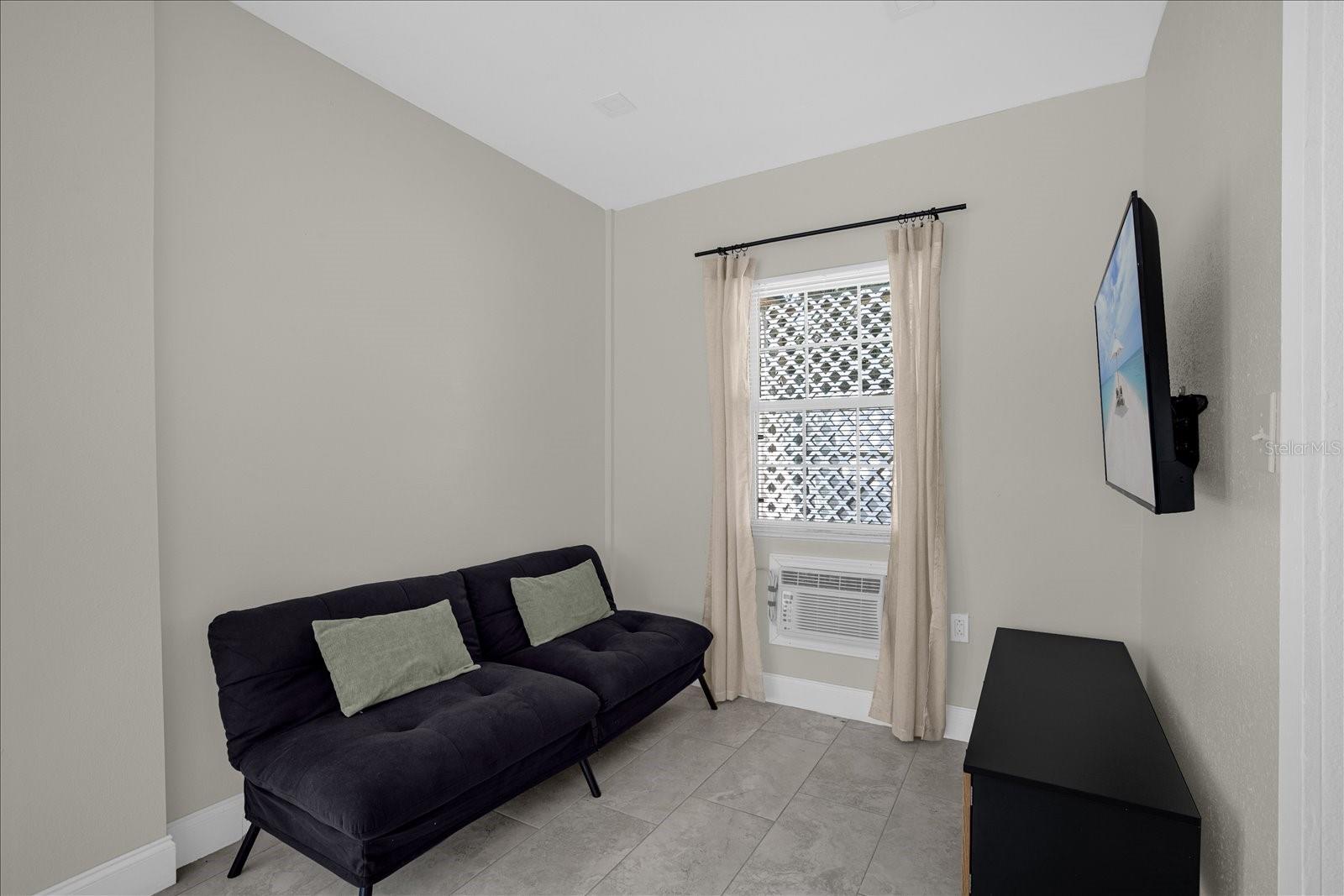 Image 36 of 82 For 306 Marshall Street