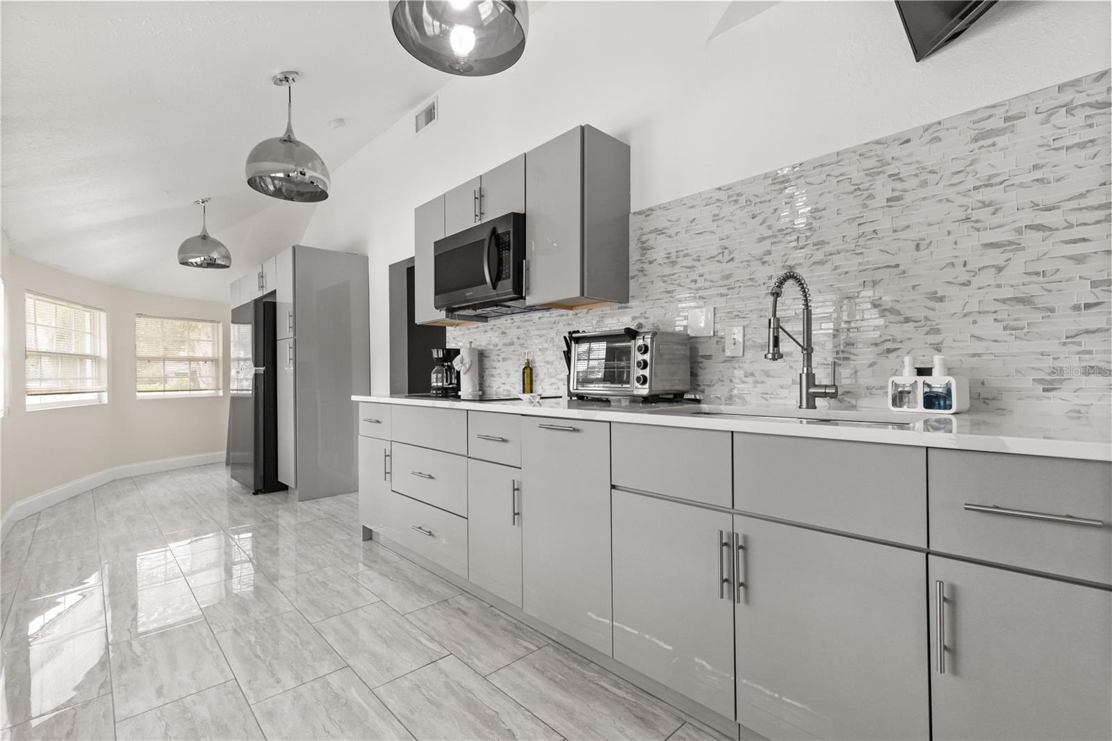 Image 6 of 82 For 306 Marshall Street