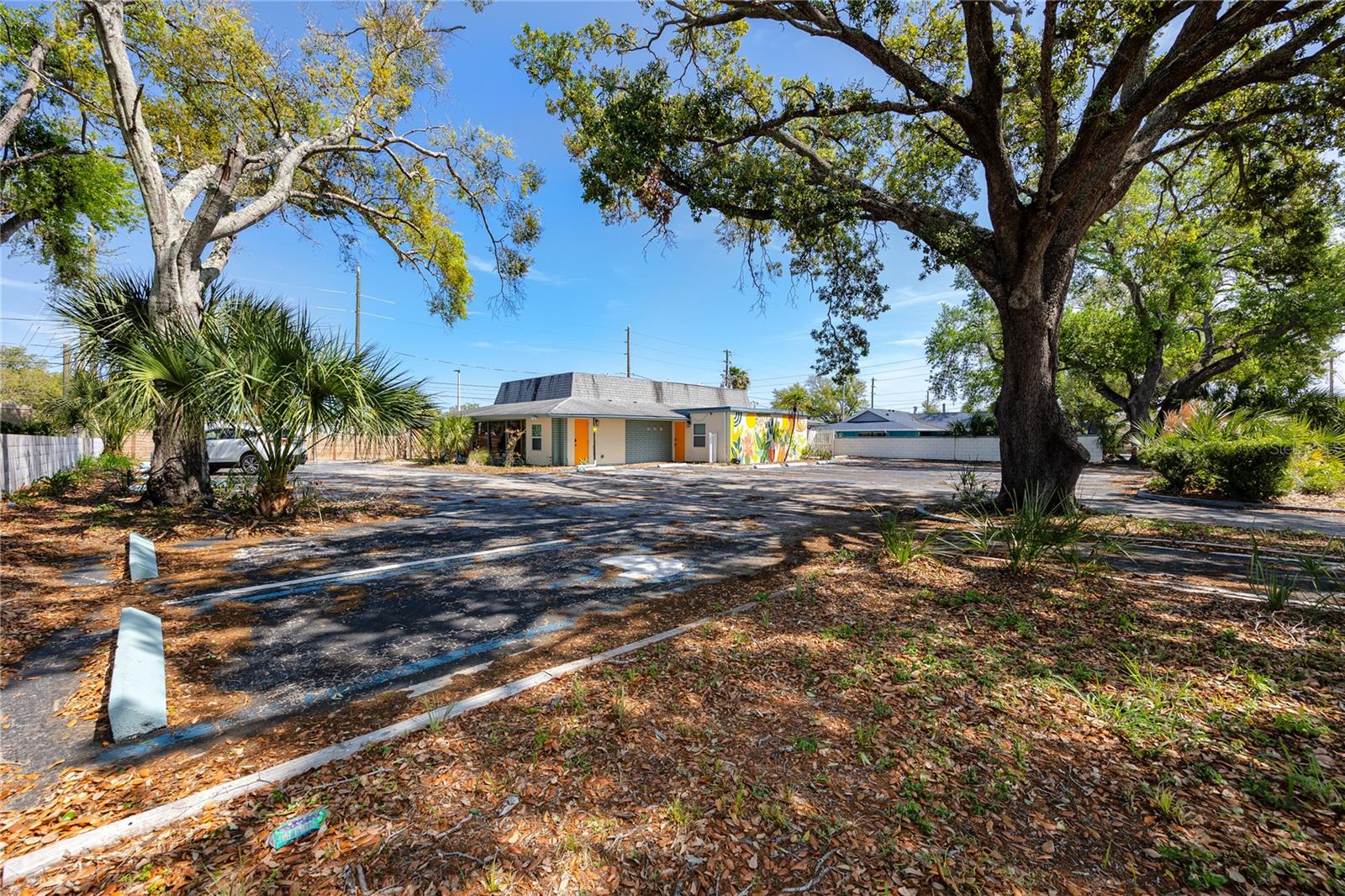 Listing photo id 12 for 3527 1st Avenue S