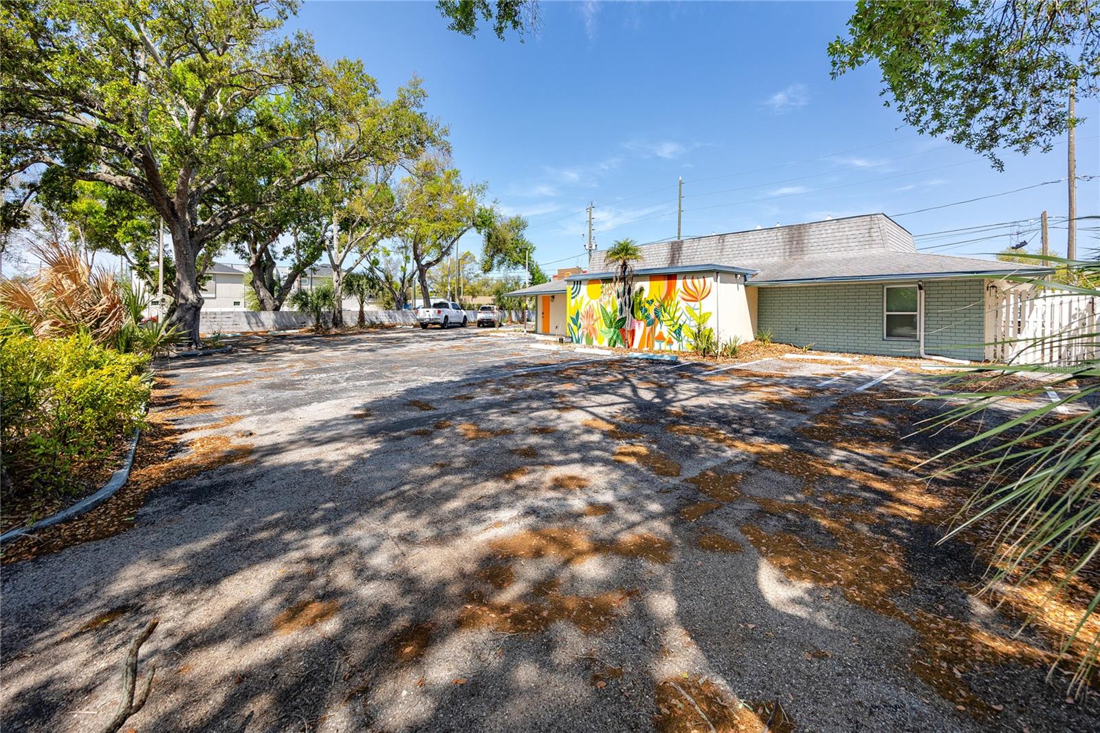 Listing photo id 15 for 3527 1st Avenue S