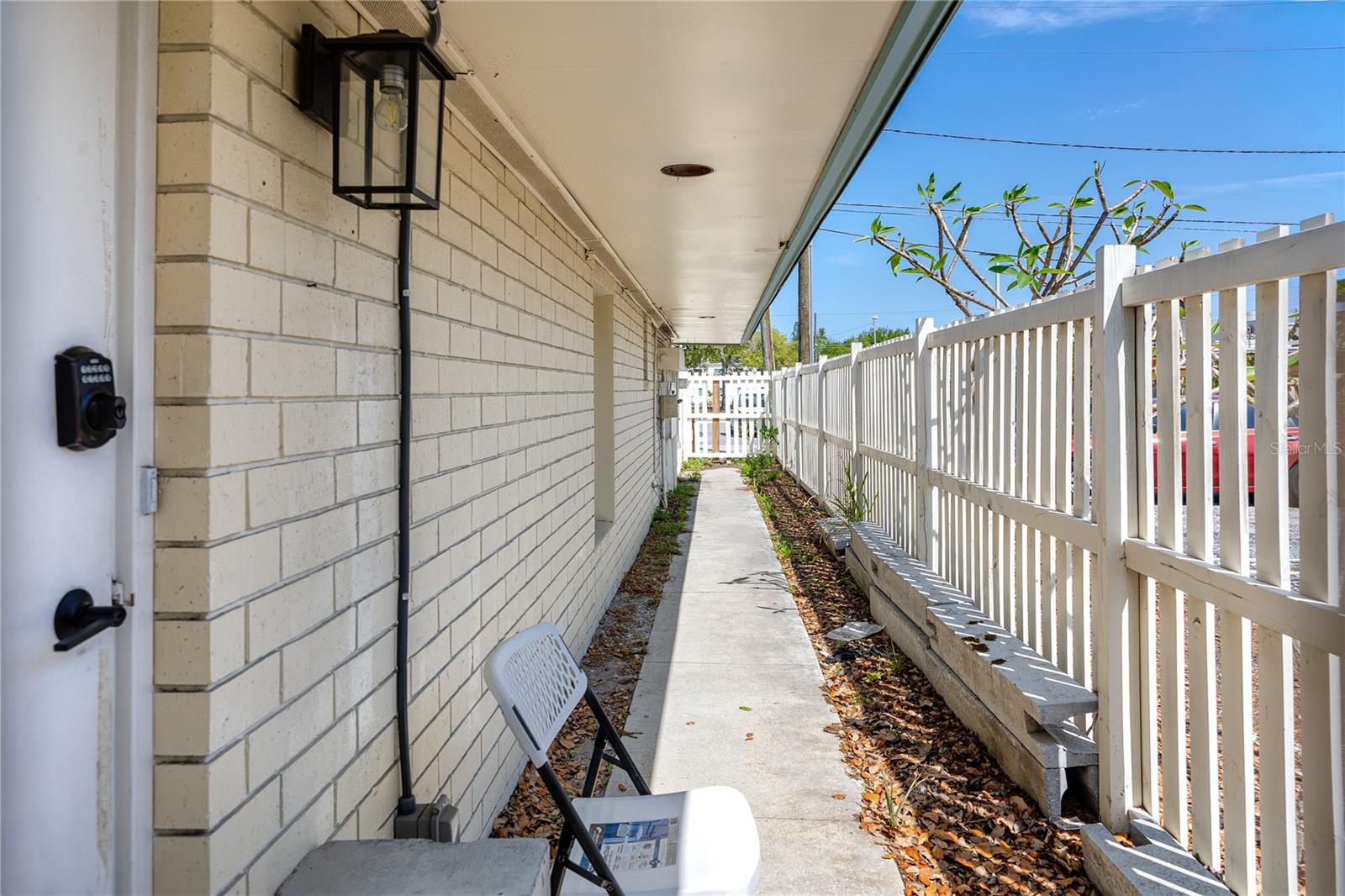 Listing photo id 18 for 3527 1st Avenue S