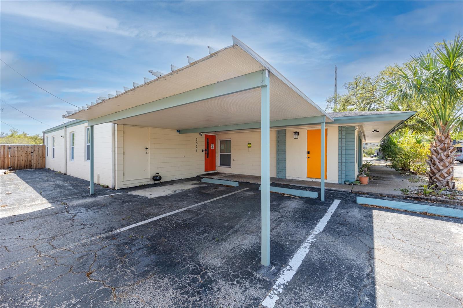 Listing photo id 19 for 3527 1st Avenue S