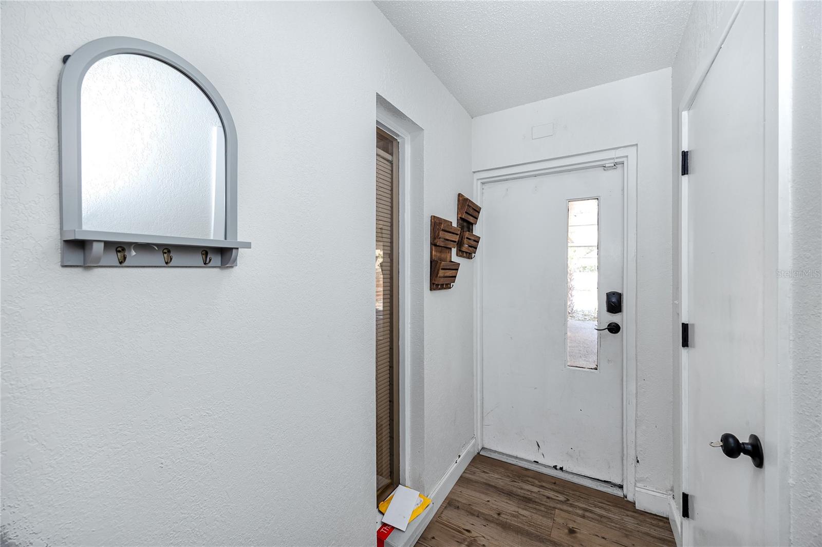 Listing photo id 21 for 3527 1st Avenue S