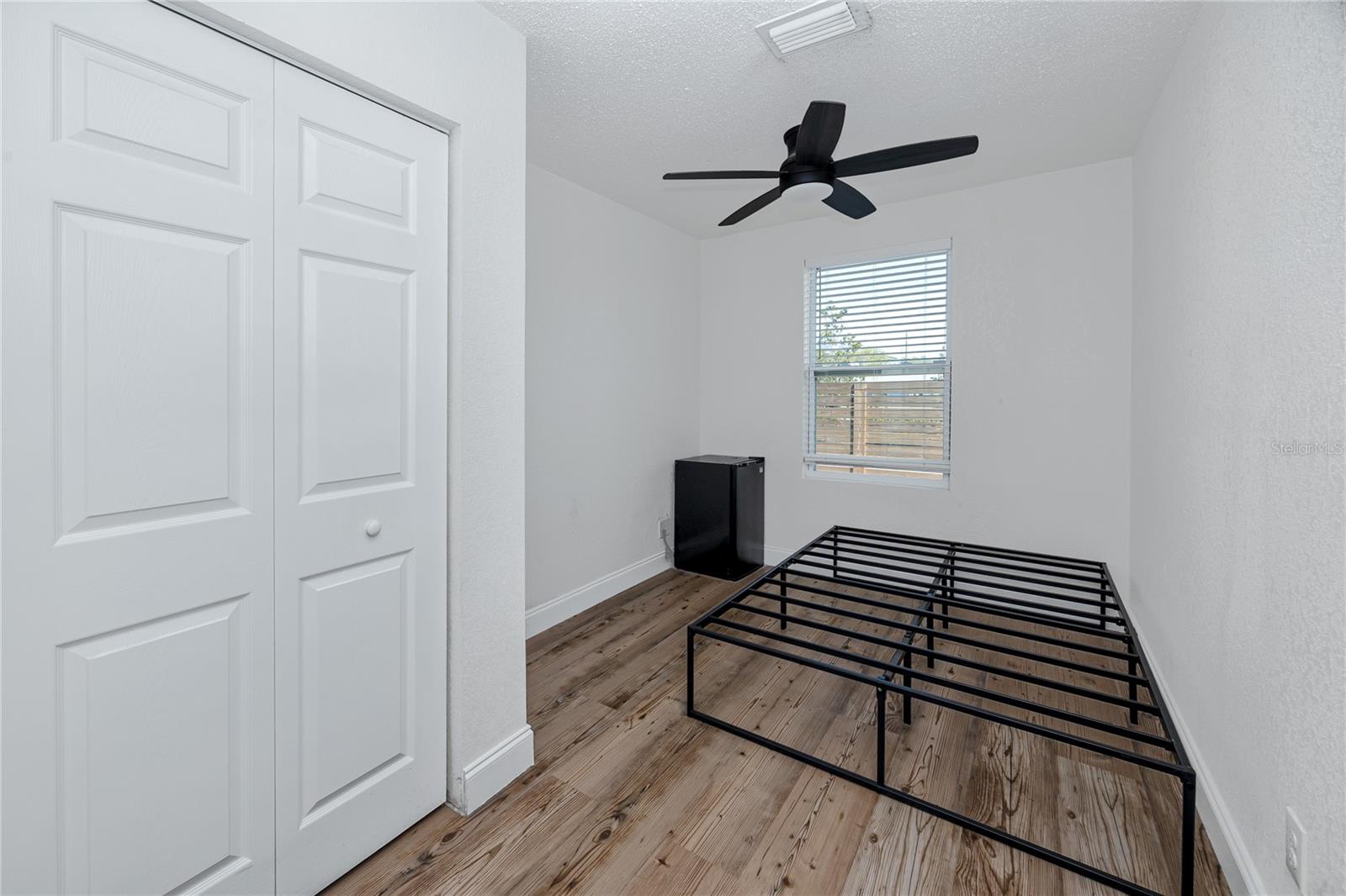 Listing photo id 26 for 3527 1st Avenue S