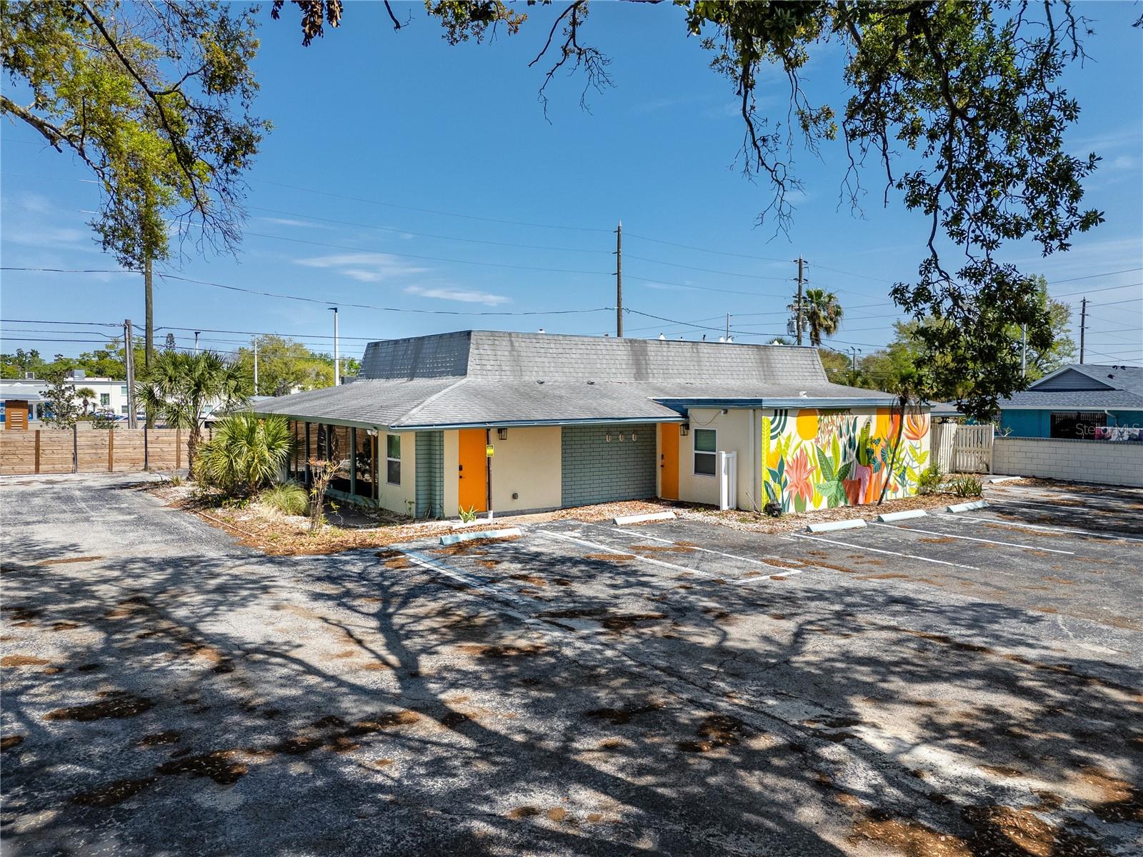 Listing photo id 1 for 3527 1st Avenue S