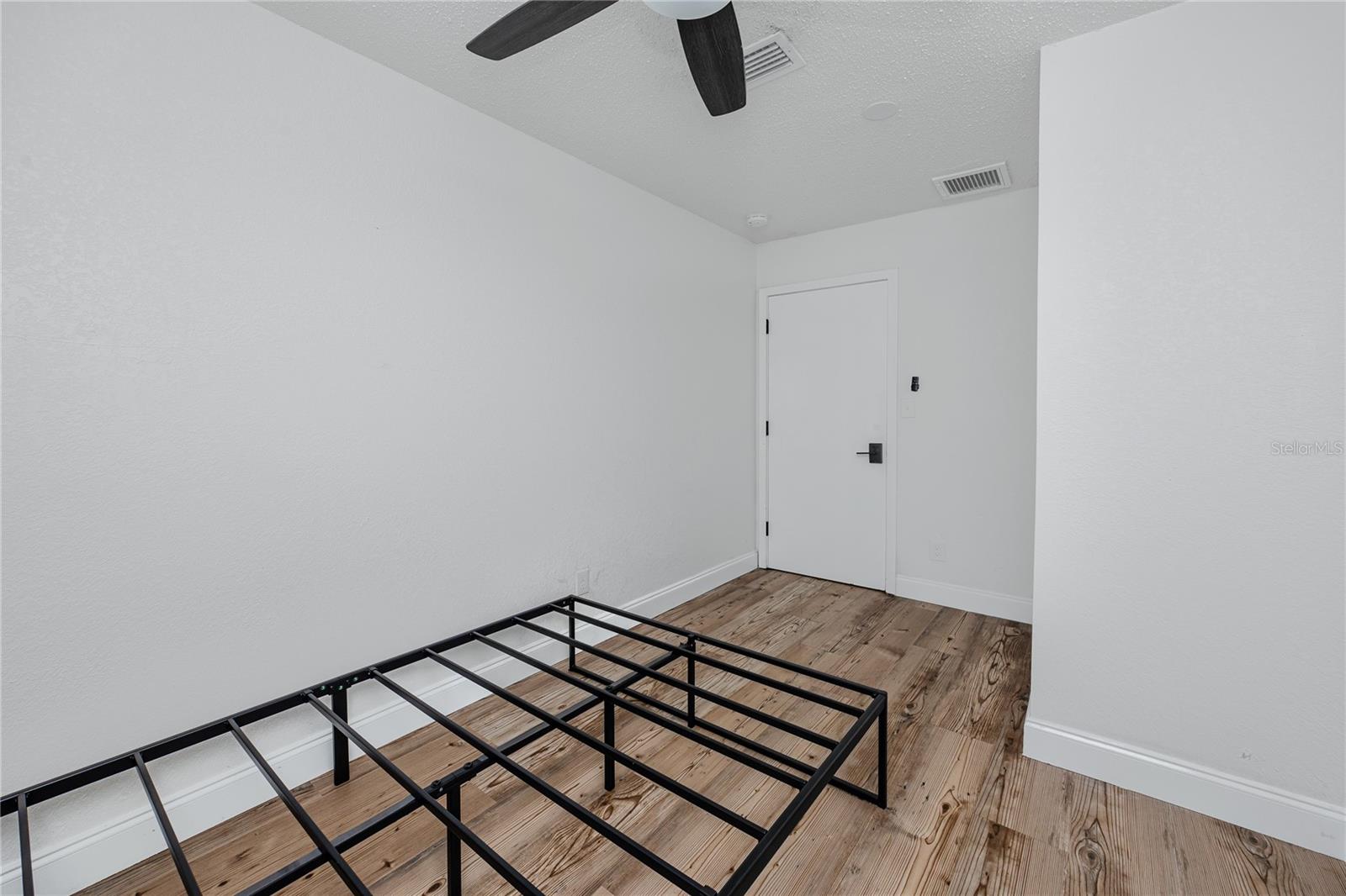 Listing photo id 28 for 3527 1st Avenue S