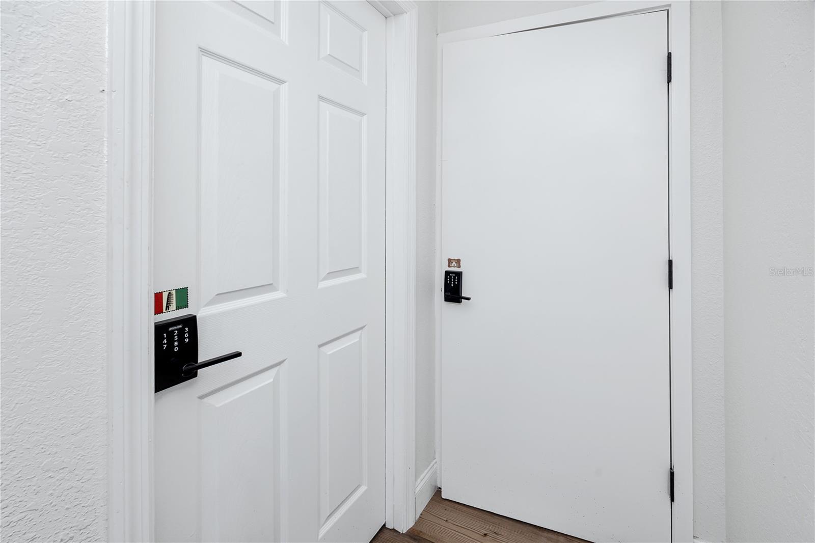 Listing photo id 34 for 3527 1st Avenue S