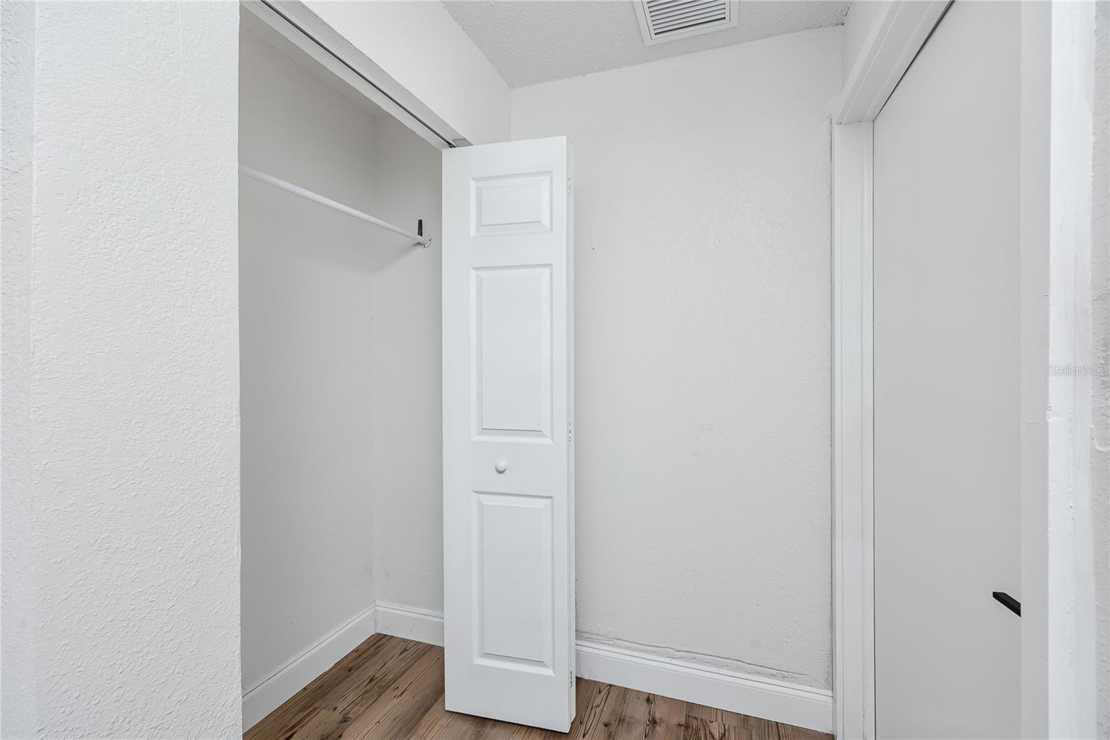 Listing photo id 35 for 3527 1st Avenue S