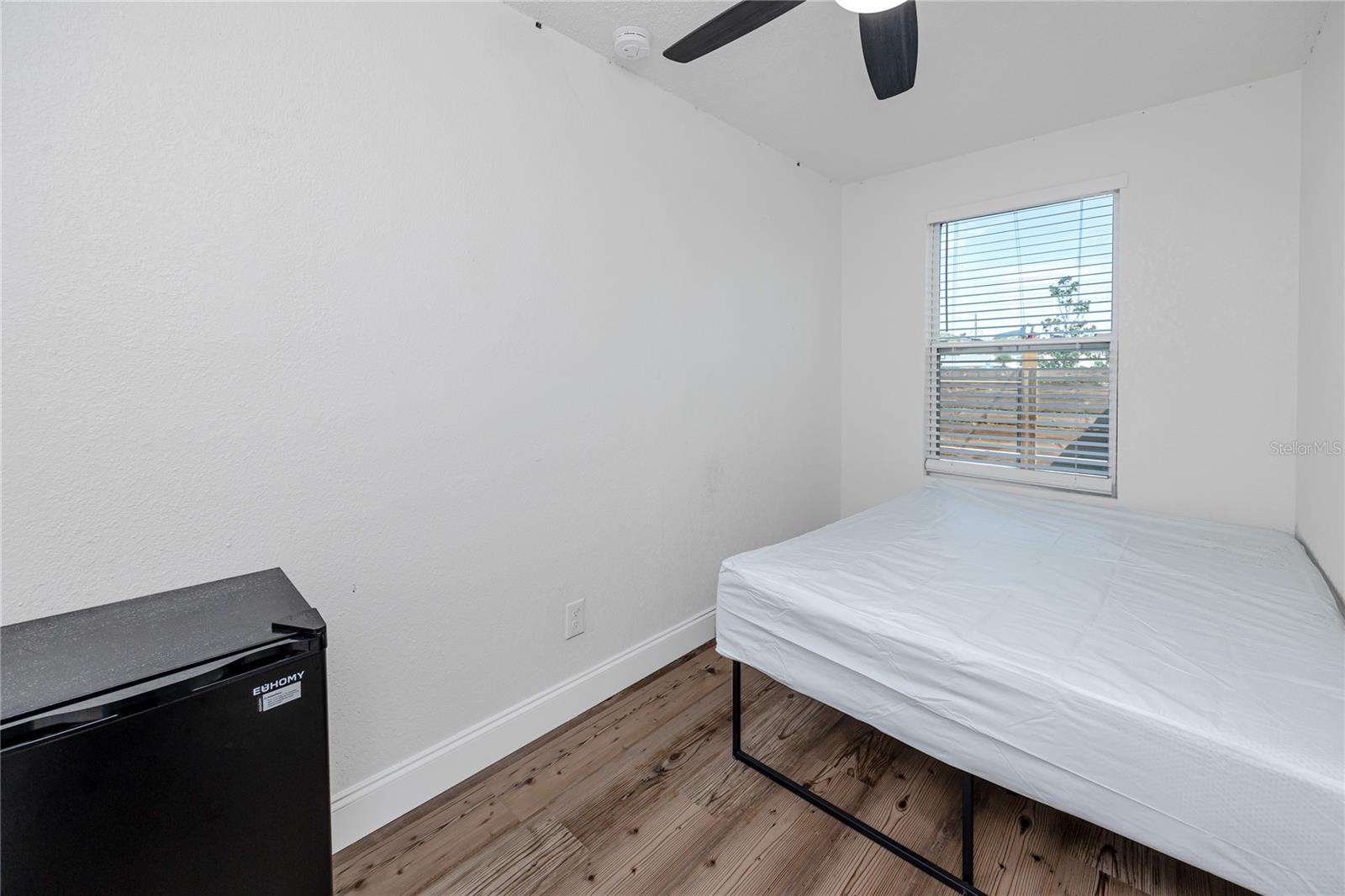 Listing photo id 36 for 3527 1st Avenue S