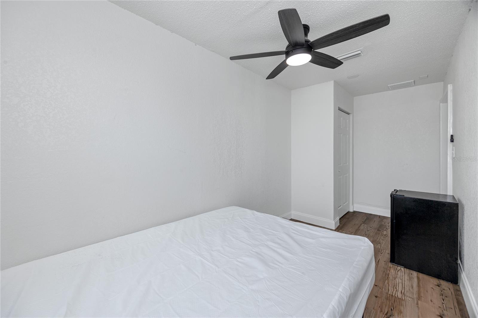 Listing photo id 37 for 3527 1st Avenue S