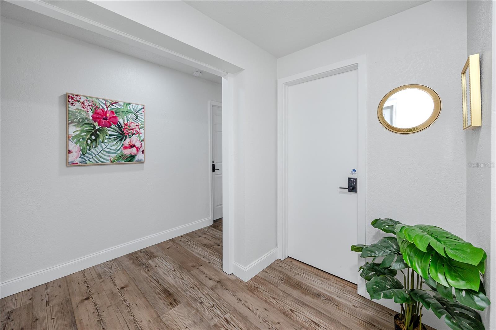 Listing photo id 41 for 3527 1st Avenue S