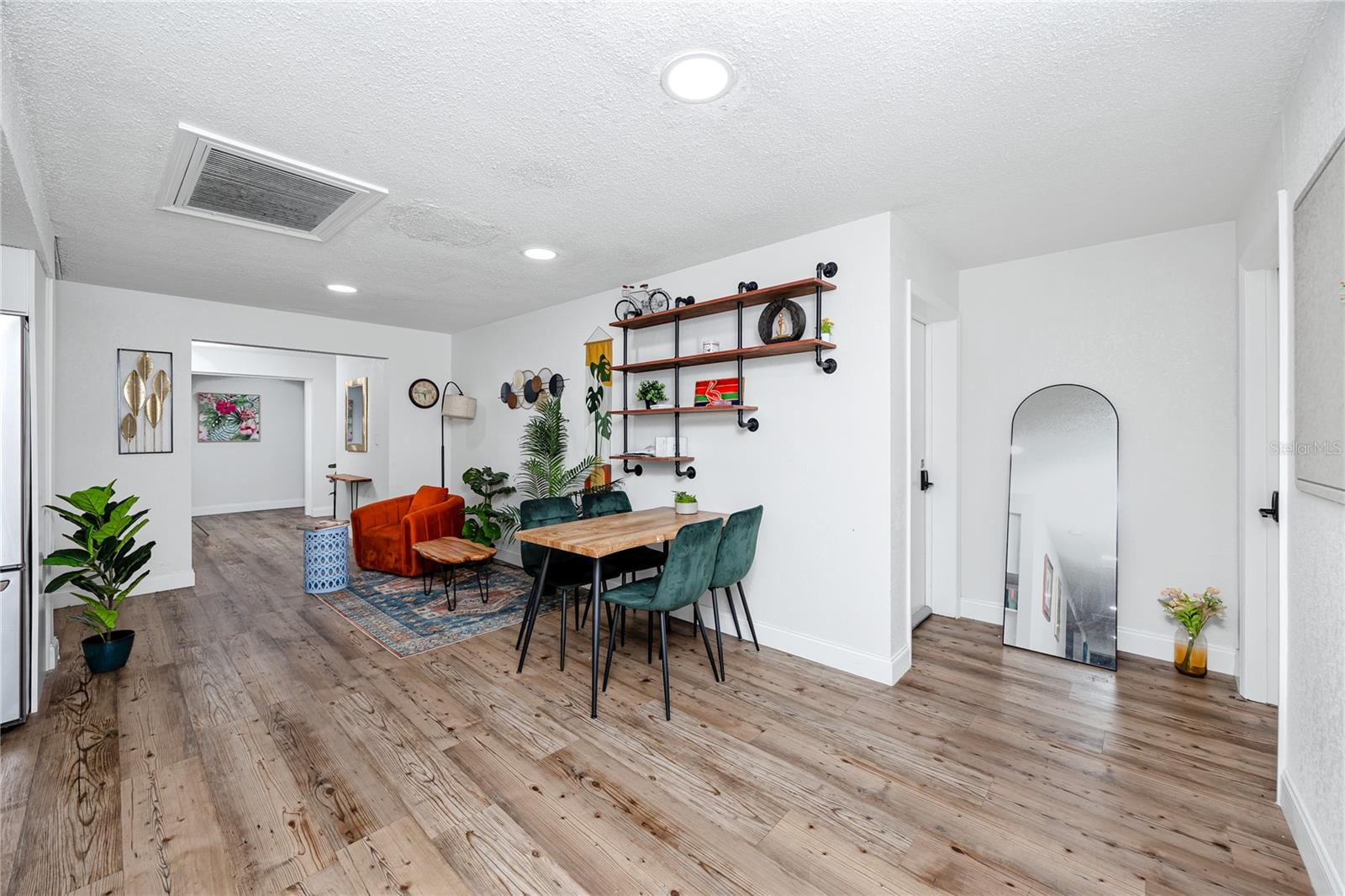 Listing photo id 43 for 3527 1st Avenue S